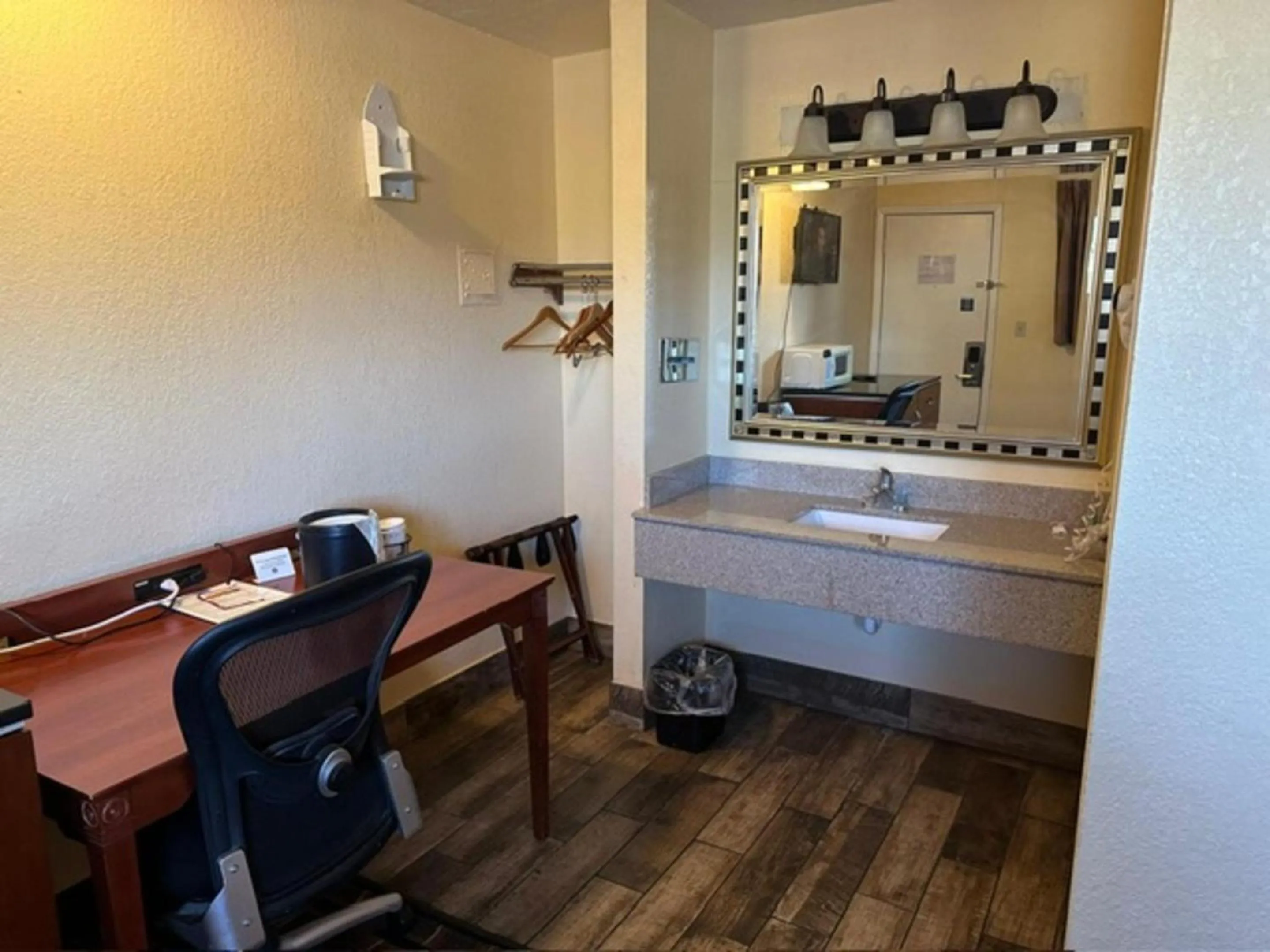 Bedroom in Stay Inn by OYO Near I 80 Lincoln West