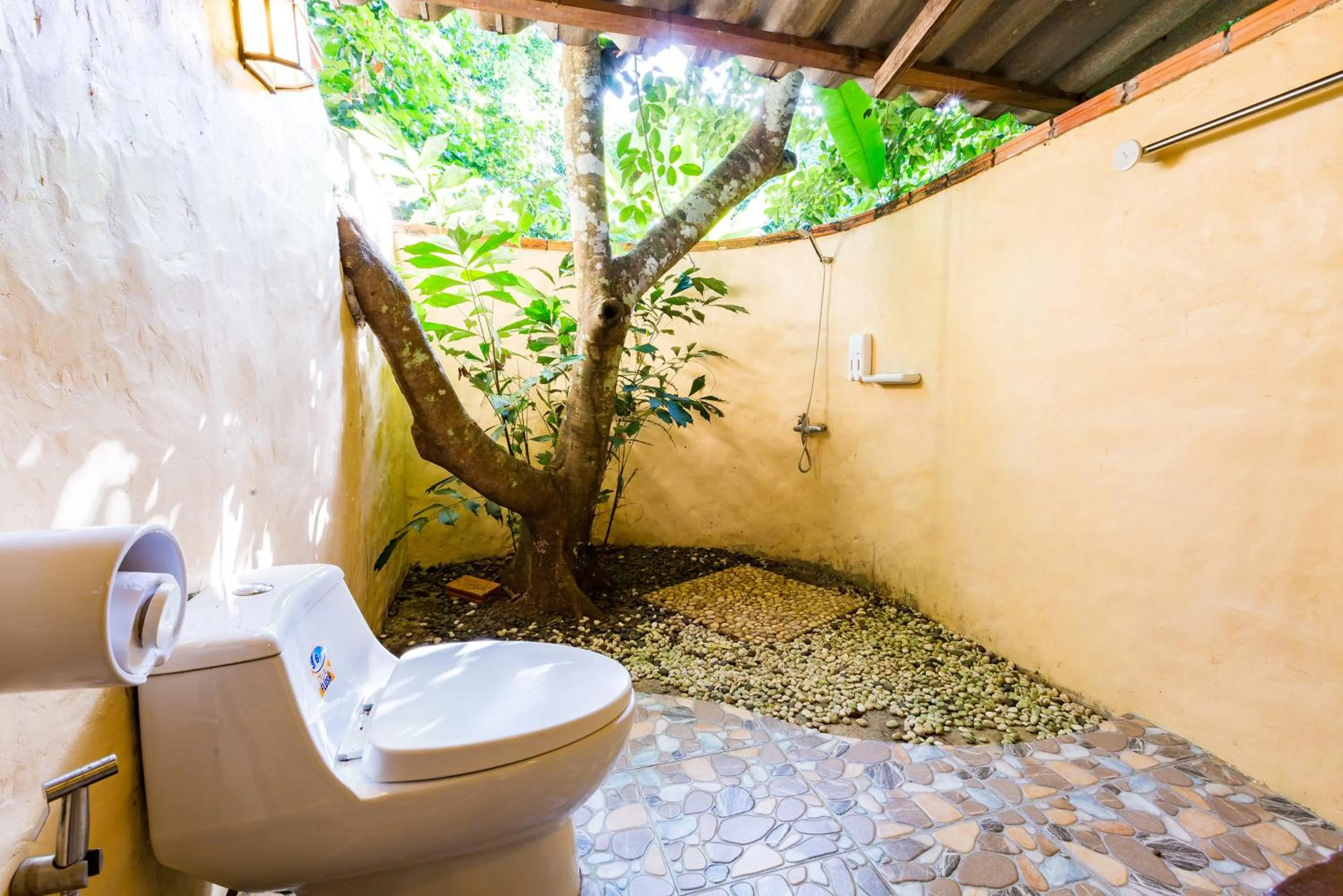 Toilet in Baandin Chiewlarn