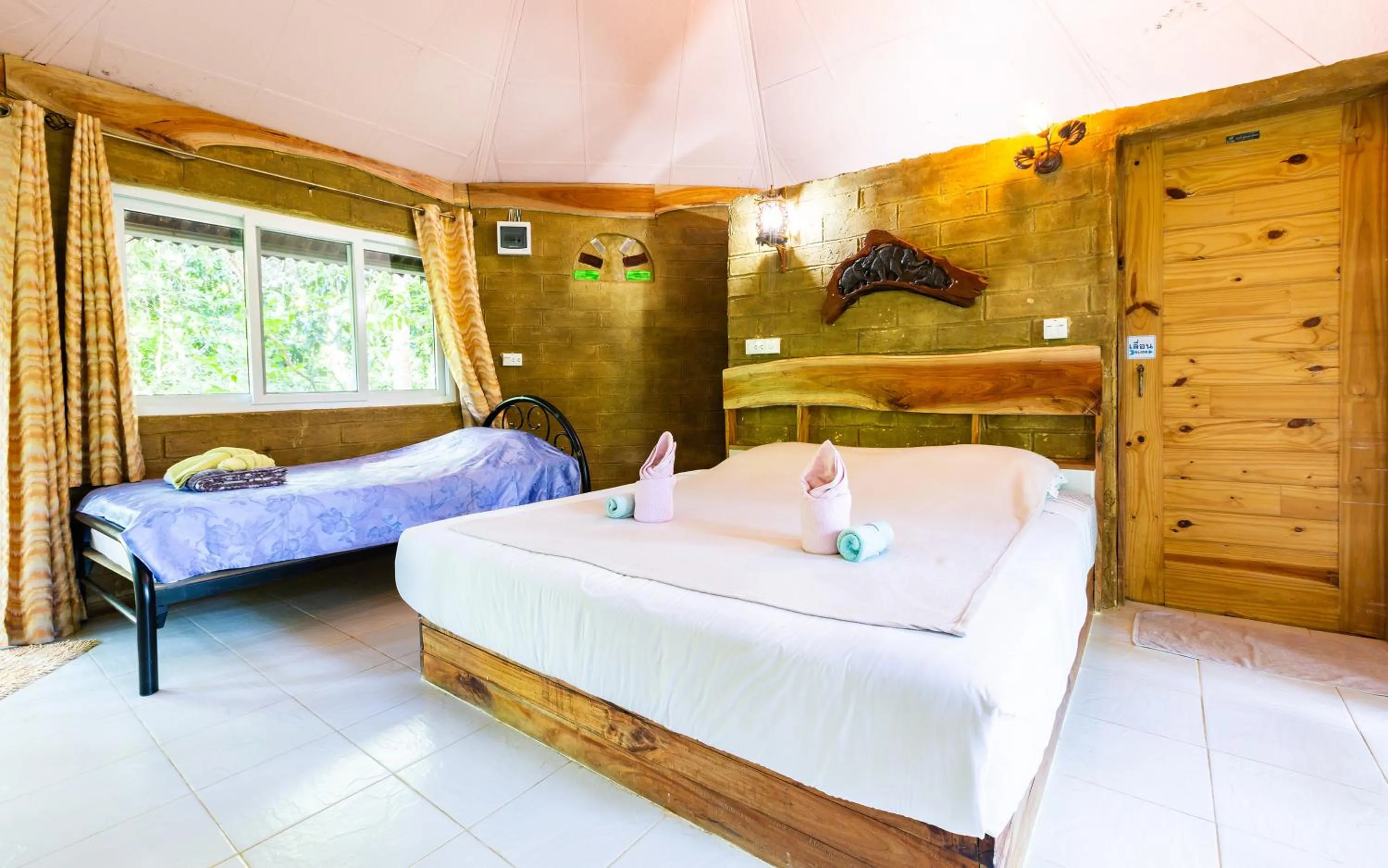 Bed in Baandin Chiewlarn