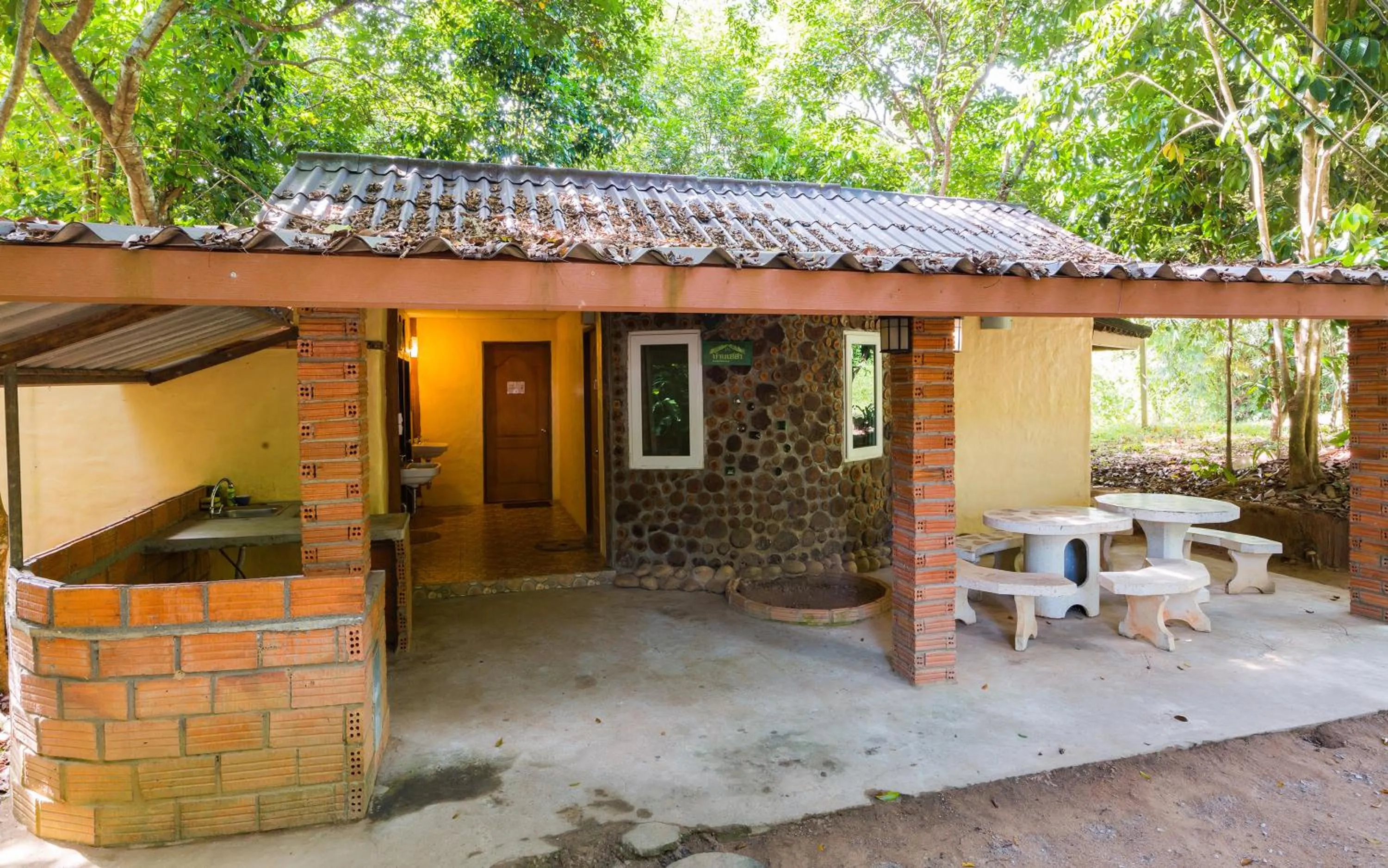 Property building in Baandin Chiewlarn