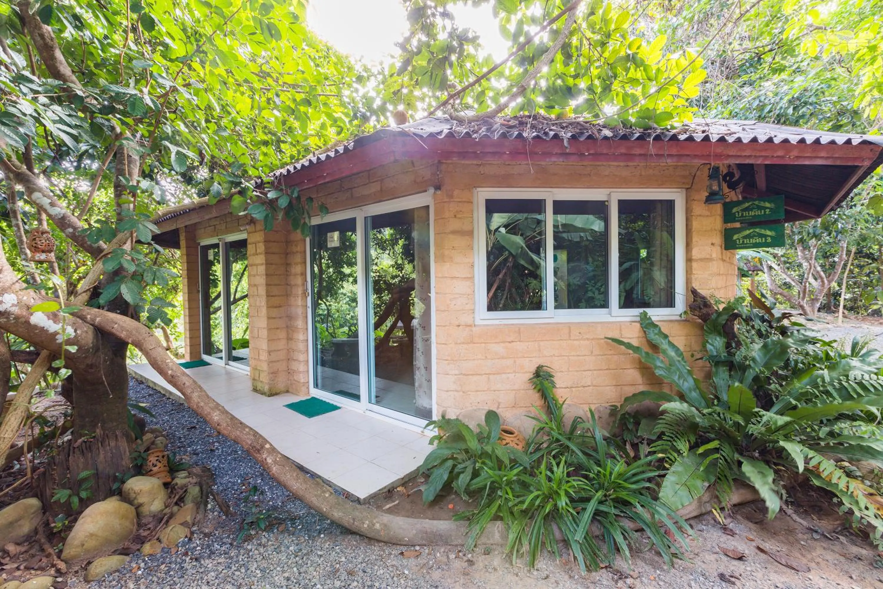 Property building in Baandin Chiewlarn