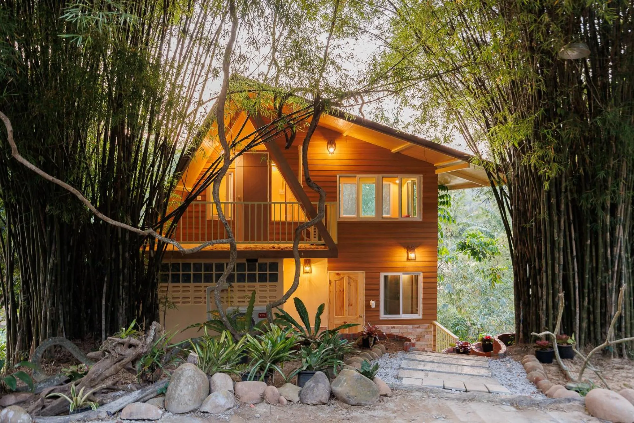 Property building in Baandin Chiewlarn