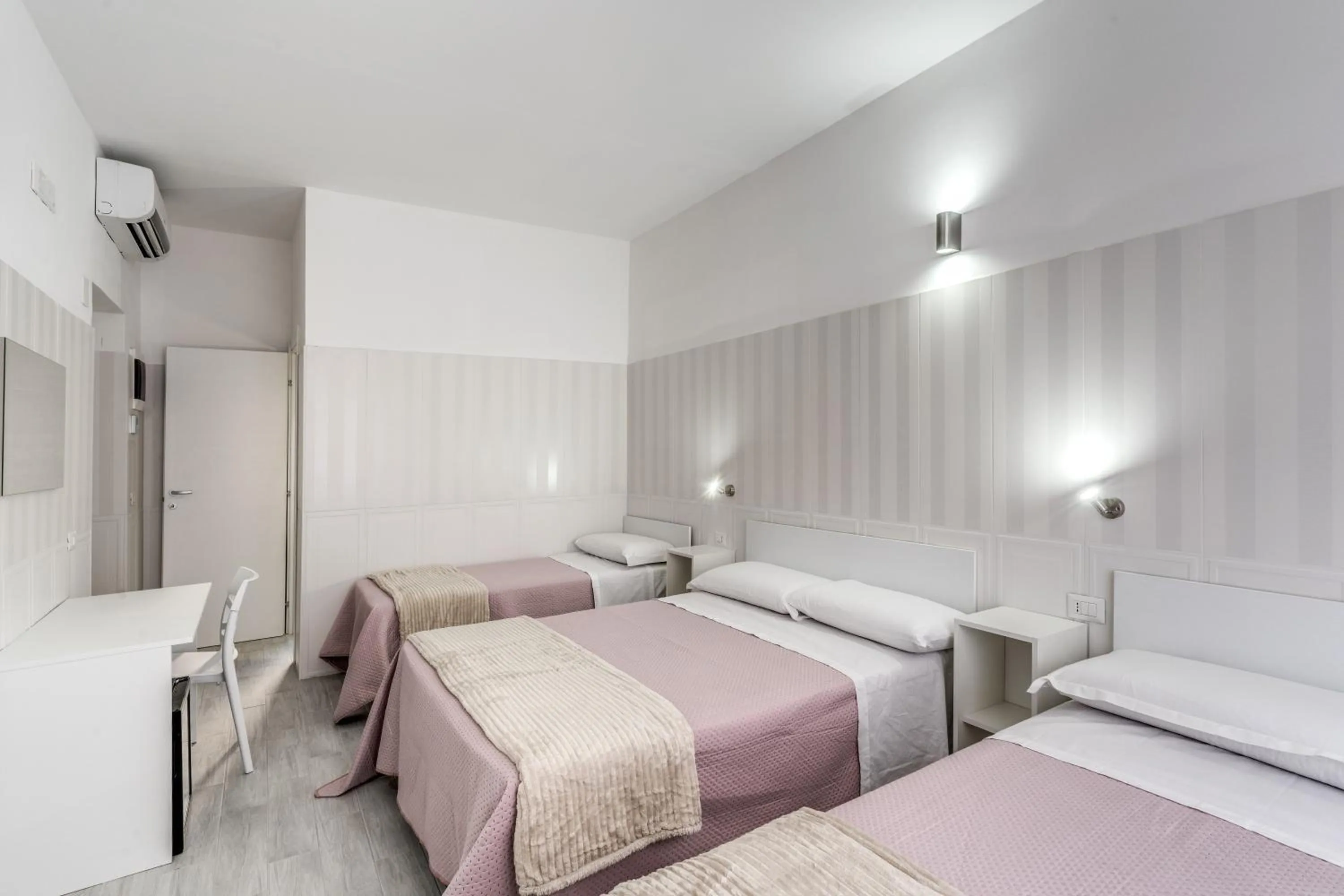 Bedroom, Bed in AltaDomus Roma