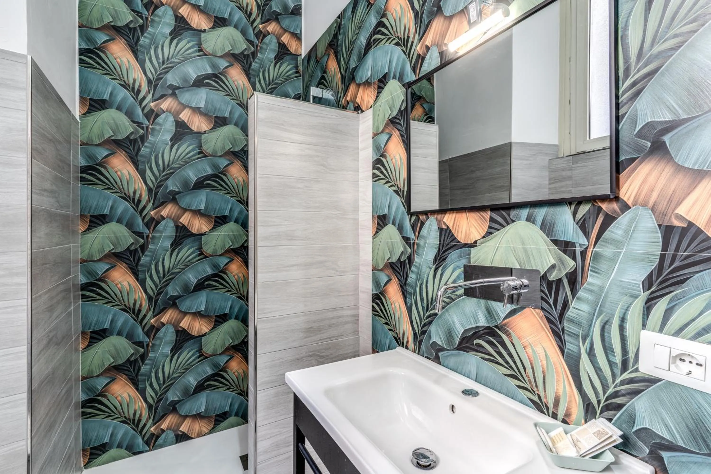 Shower in AltaDomus Roma