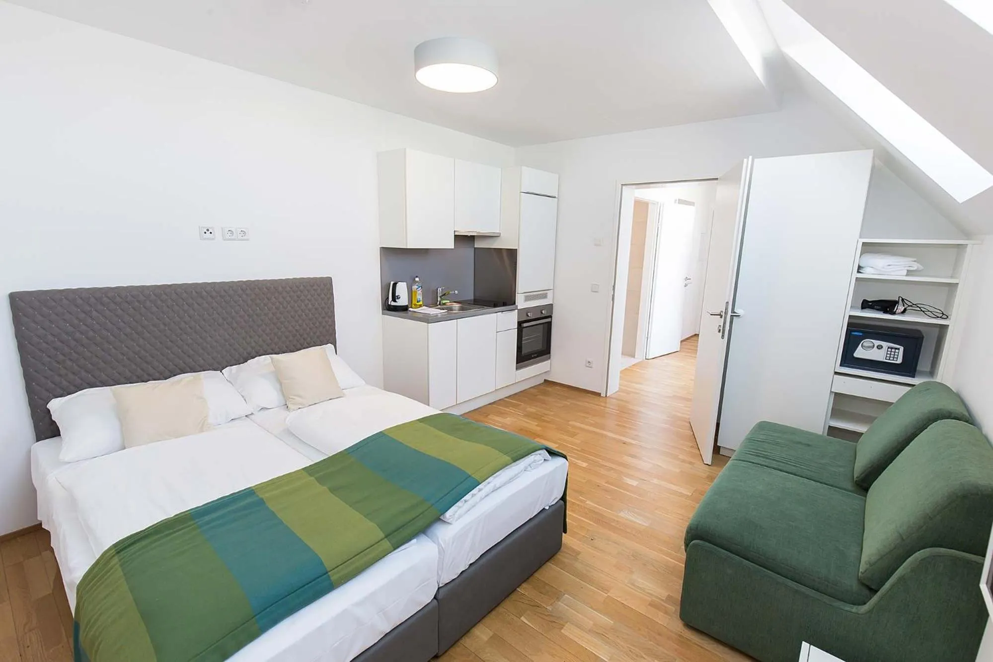 Photo of the whole room, Bed in Smart Apart Living - Wien Hauptbahnhof - self check-in