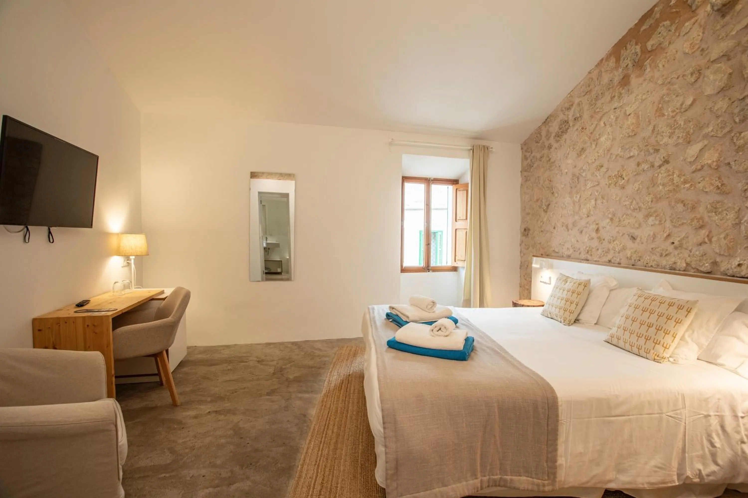 Seating area, Bed in Can Cota Boutique - Turismo de interior