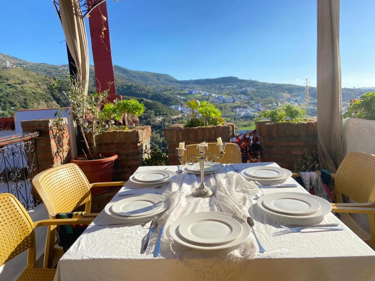 Restaurant/places to eat in Riad Gharnata