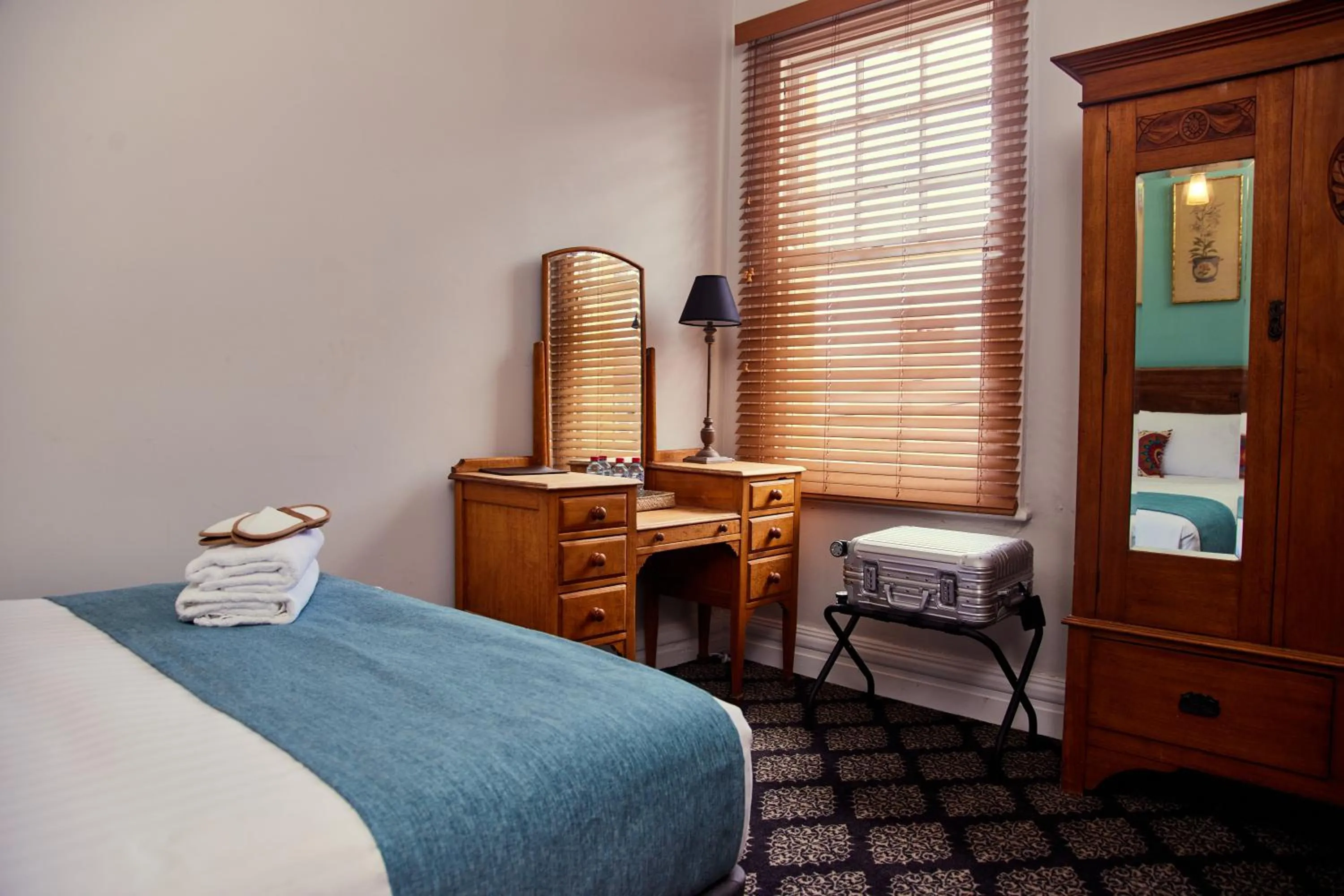 Queen Room with Shared Bathroom in The Australian Heritage Hotel