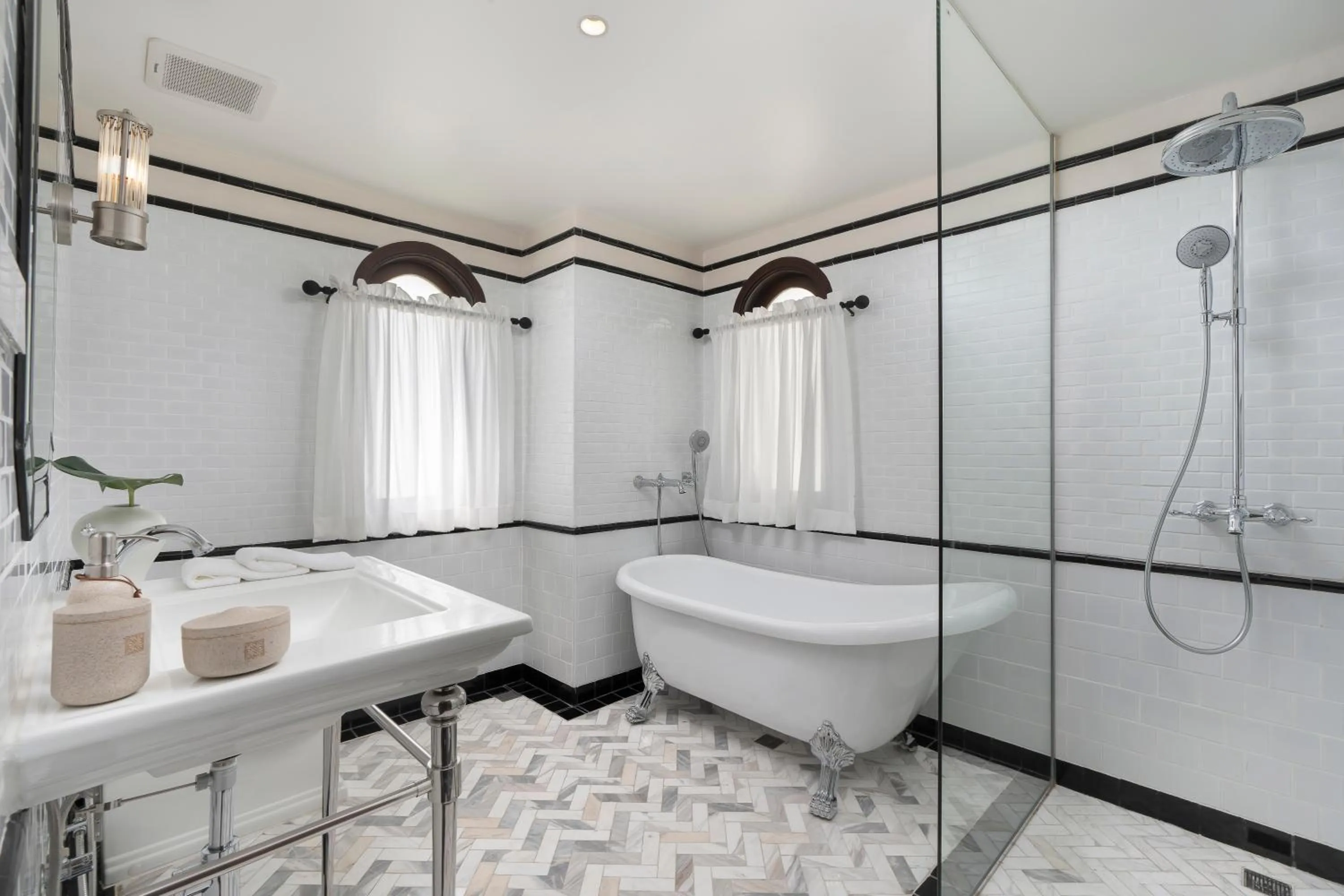 Shower in Souphattra Heritage Vientiane