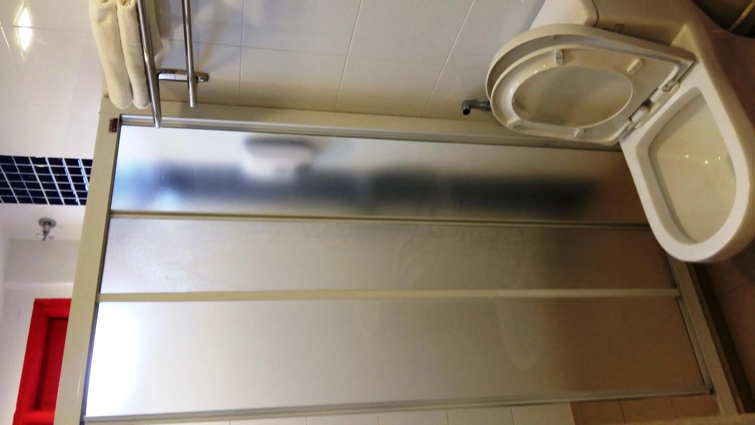 Shower in KT Chinatown Lodge