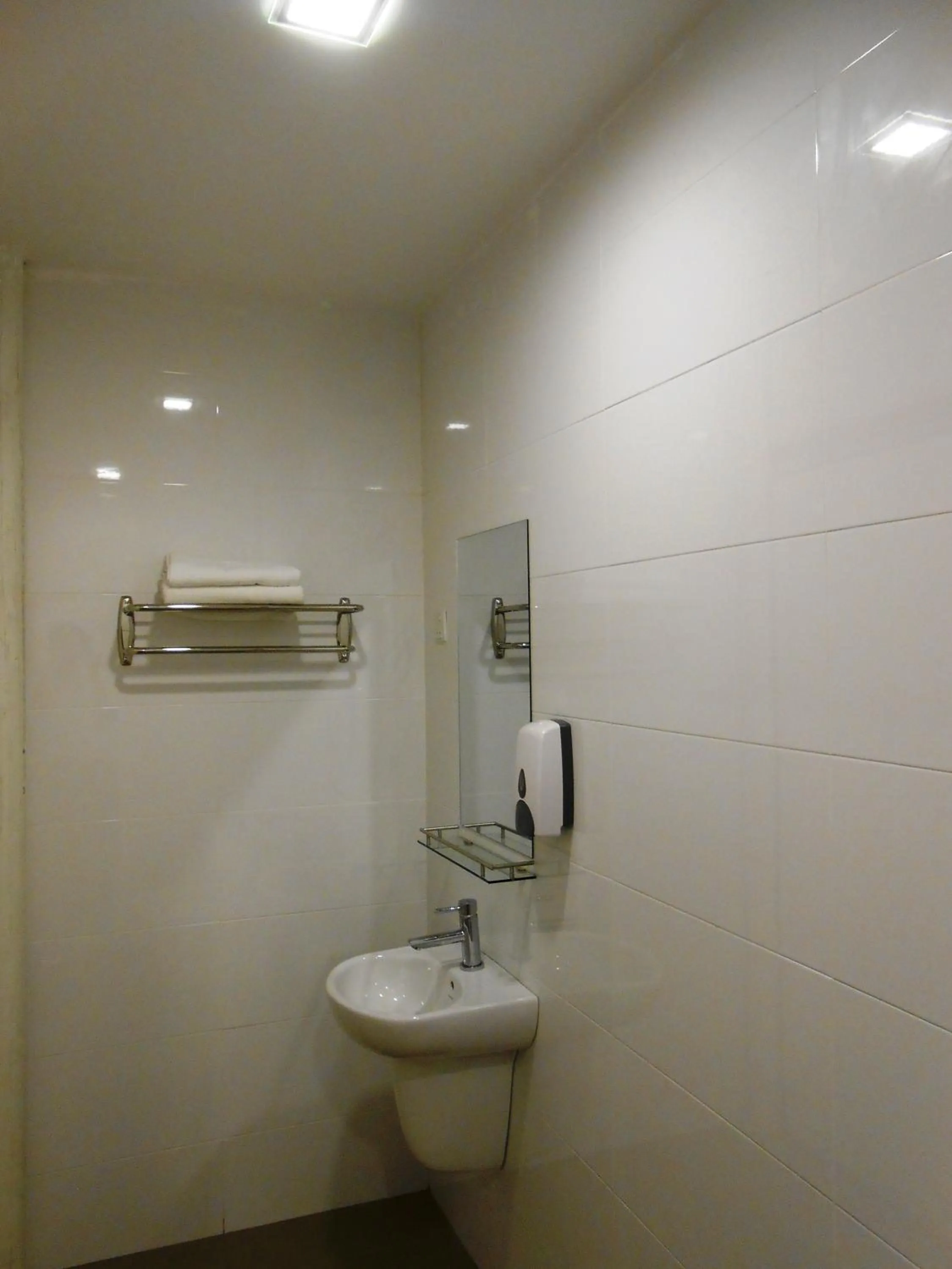 Bathroom in KT Chinatown Lodge