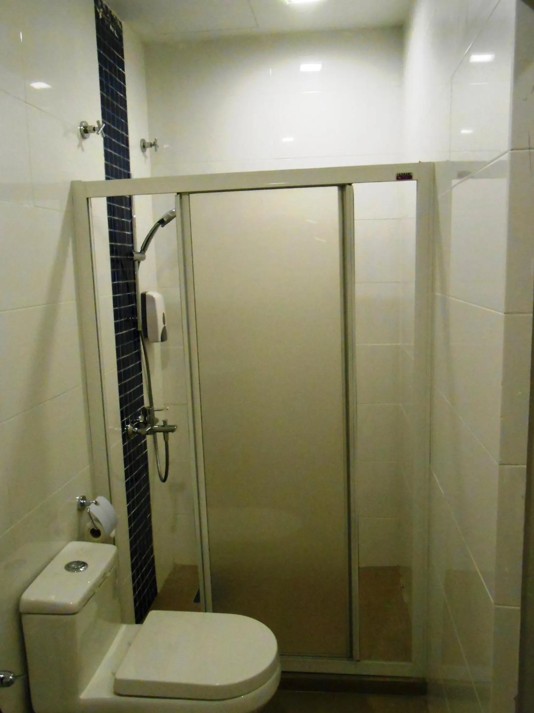 Shower in KT Chinatown Lodge