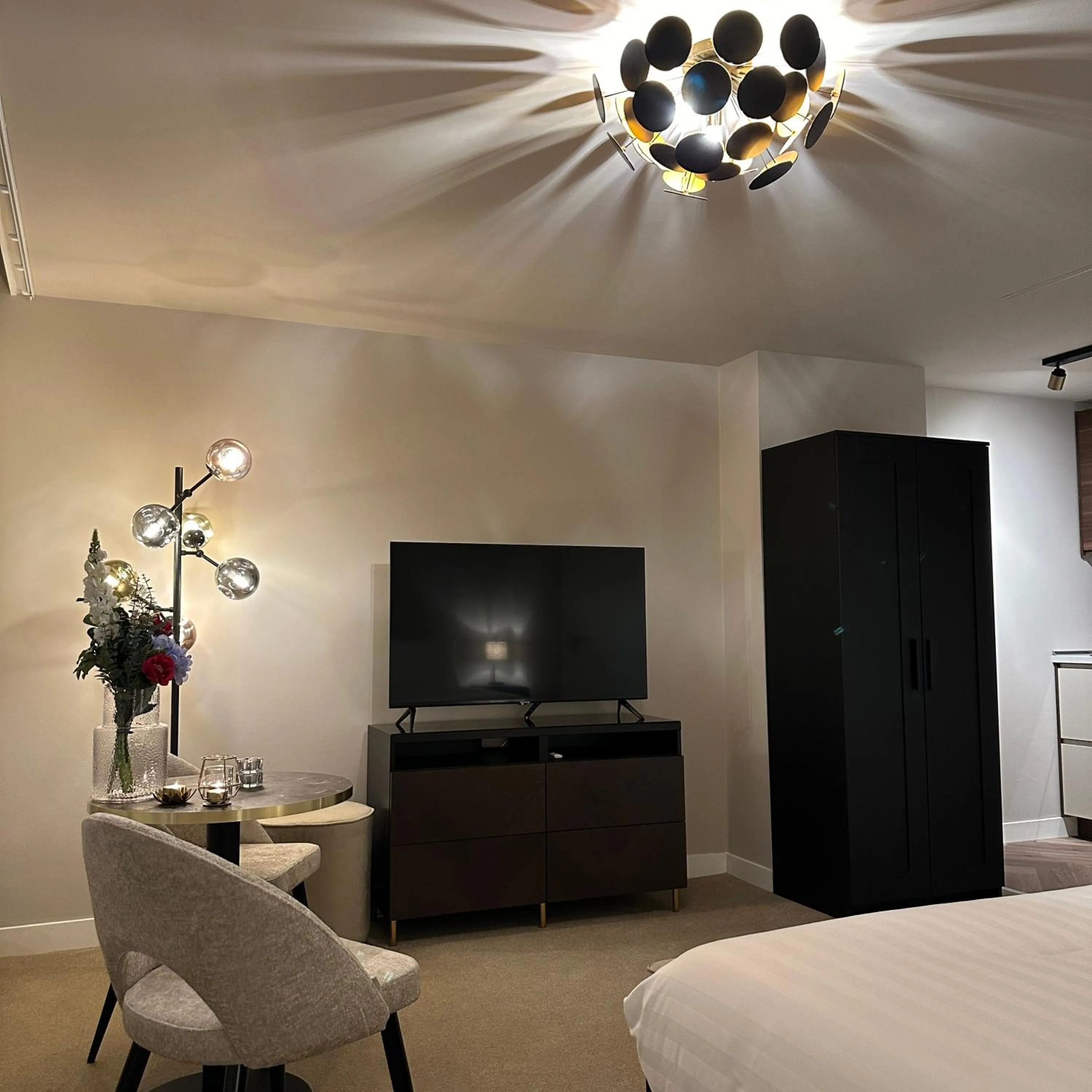 TV and multimedia, Bed in Hotel Grand Canal