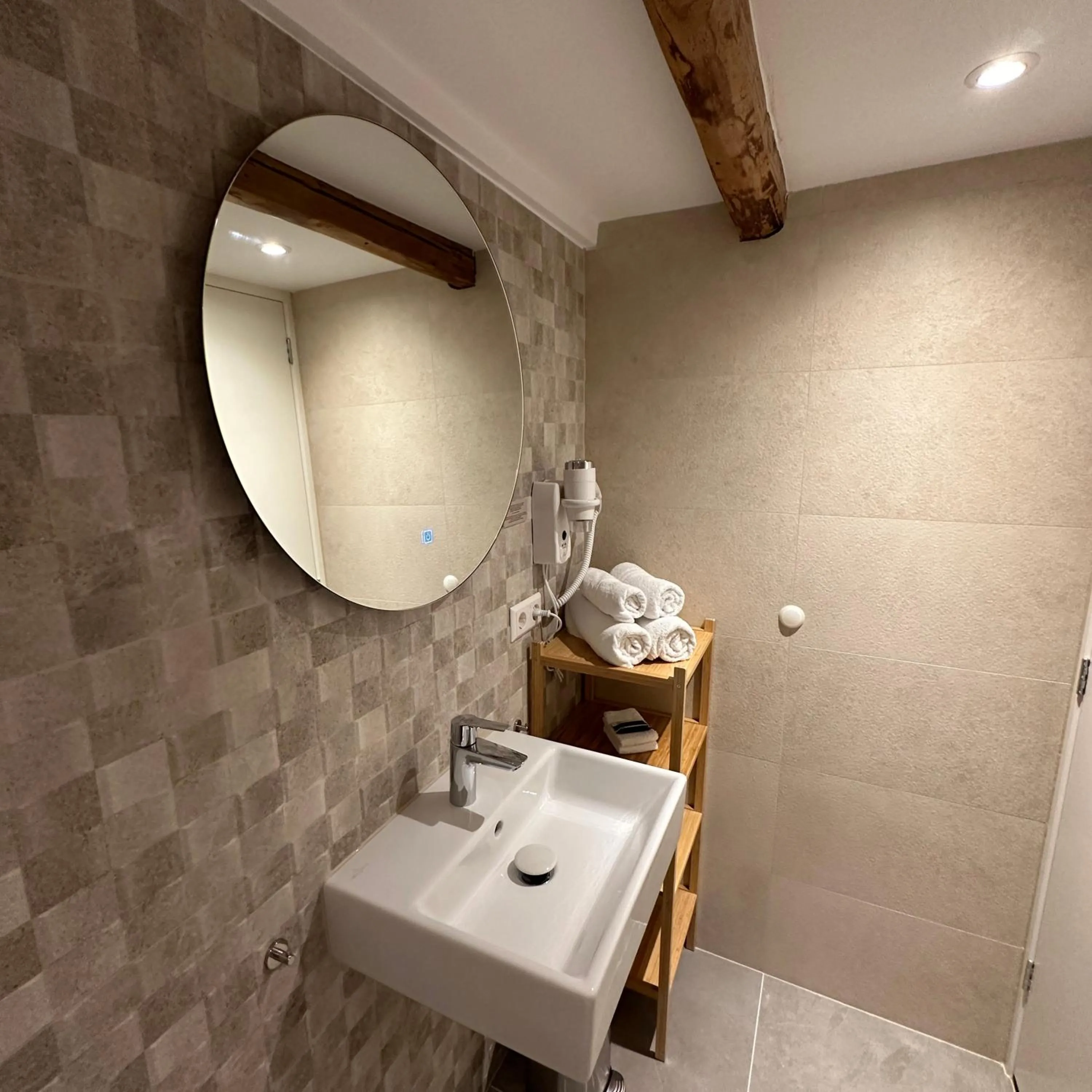 Shower in Hotel Grand Canal