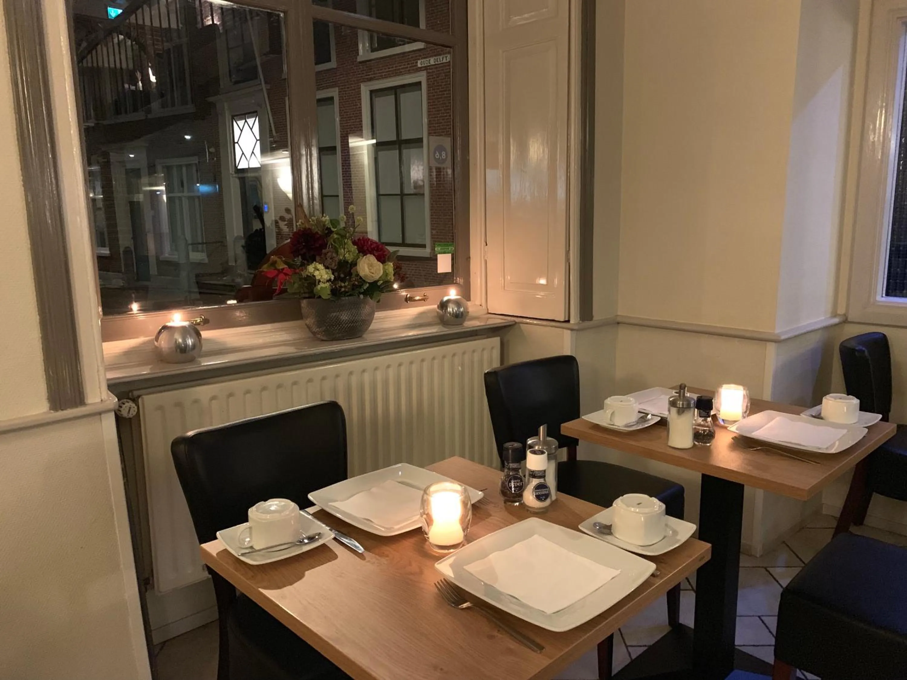 Restaurant/places to eat in Hotel Grand Canal