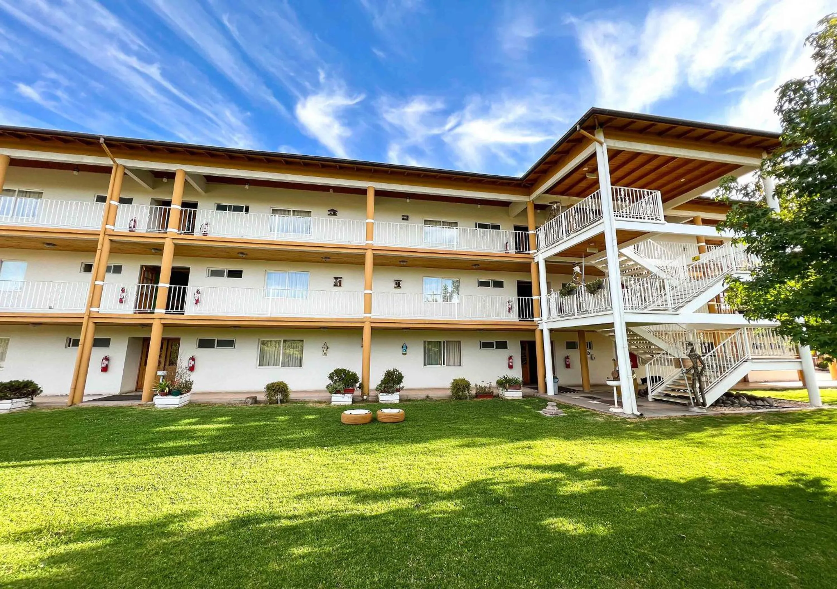 Property building in Hotel El Almendro