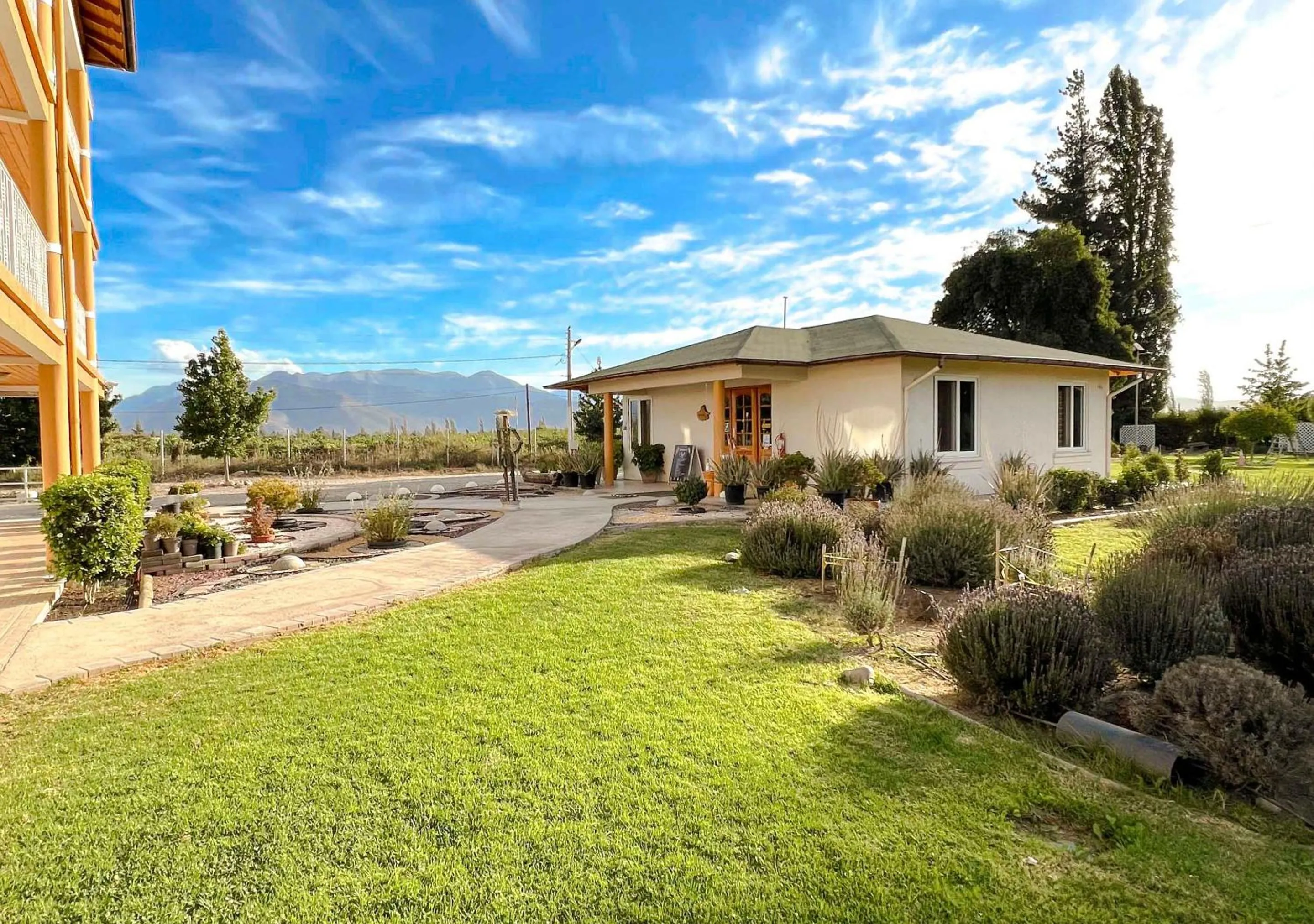 Property building in Hotel El Almendro