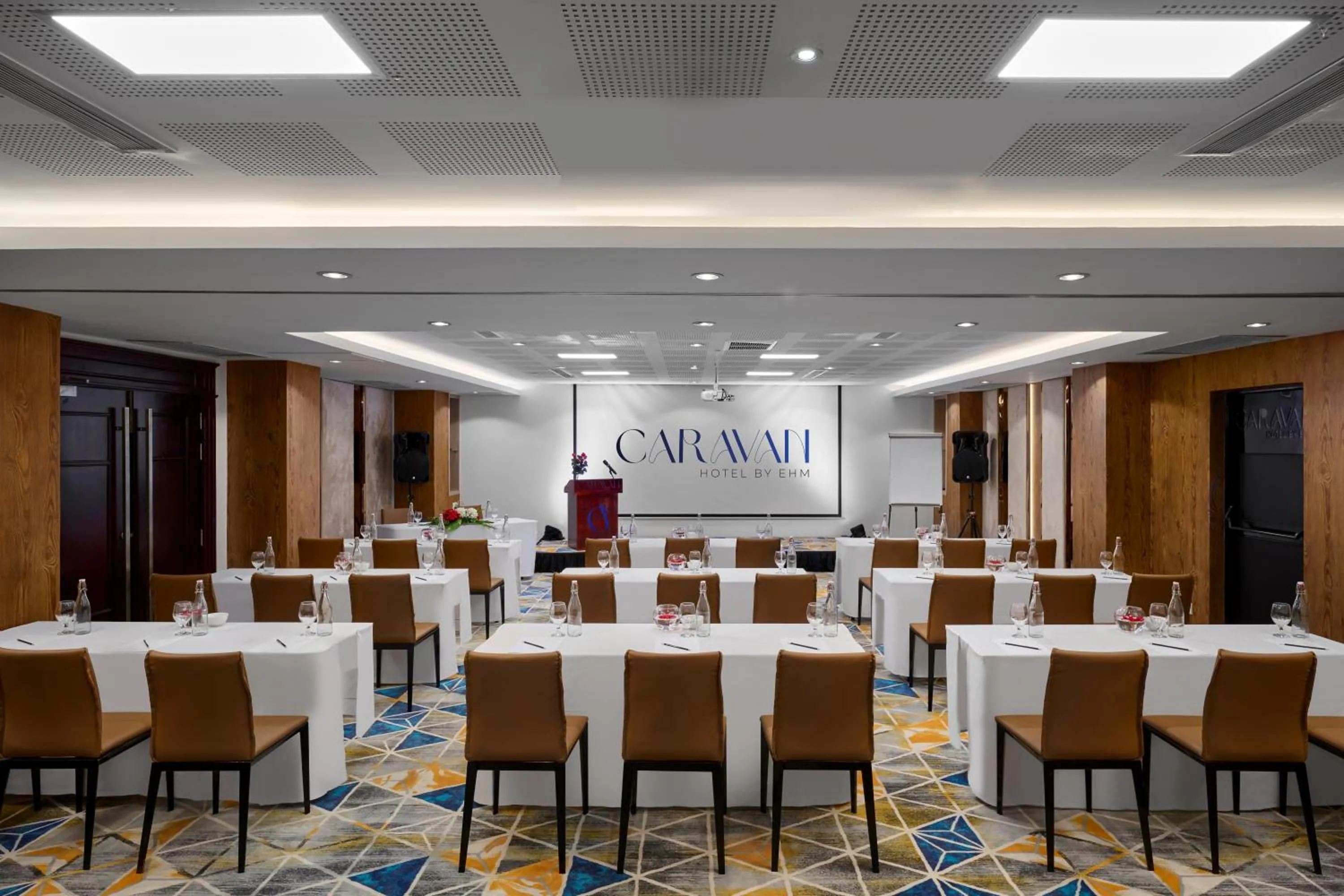 Meeting/conference room in Caravan Hotel by EHM