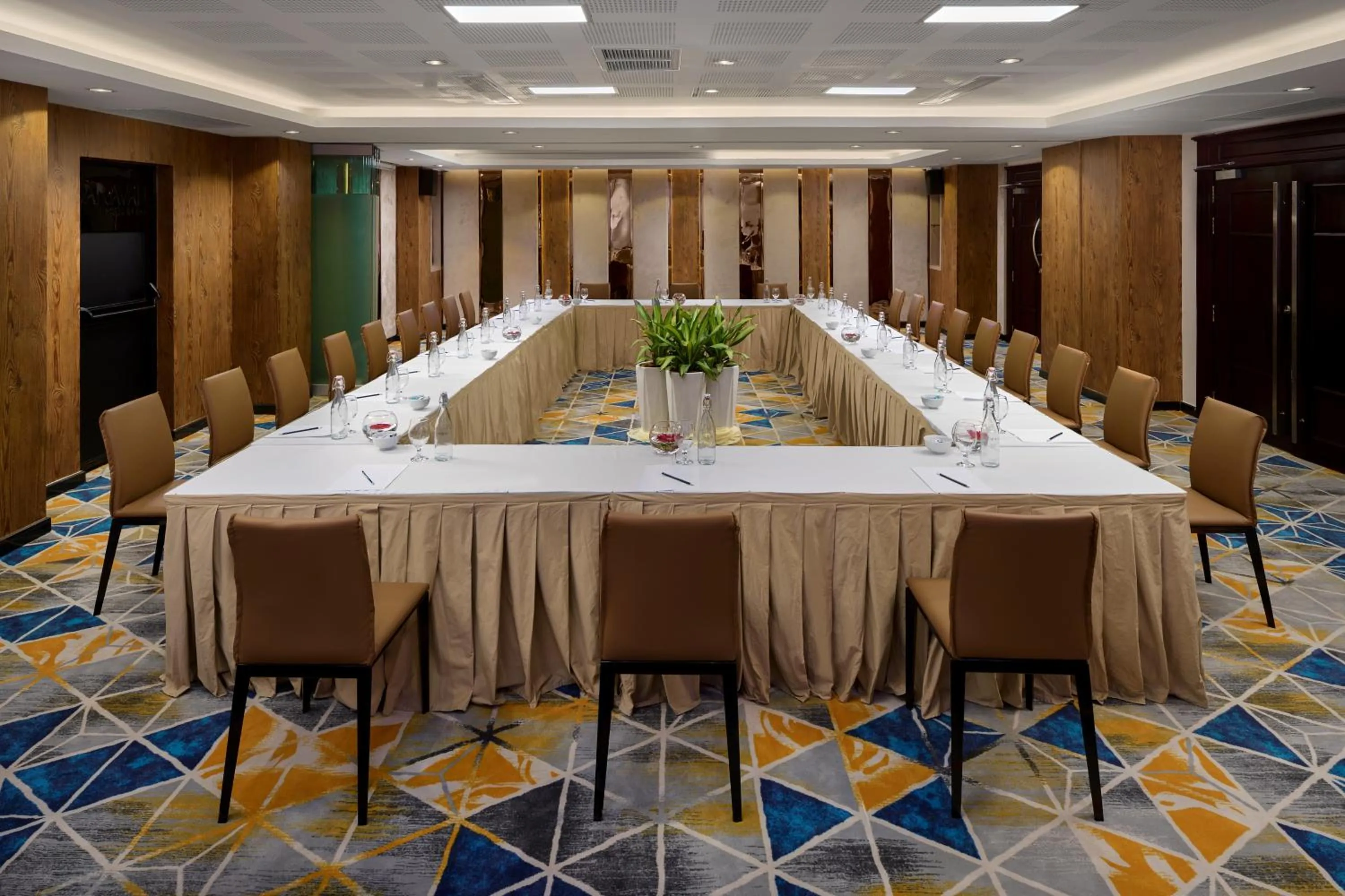 Meeting/conference room in Caravan Hotel by EHM