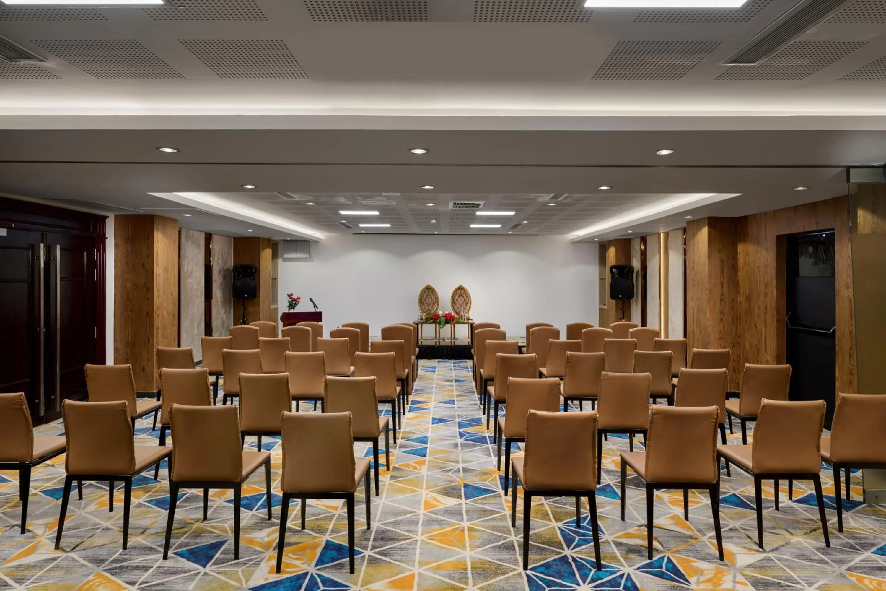 Meeting/conference room in Caravan Hotel by EHM