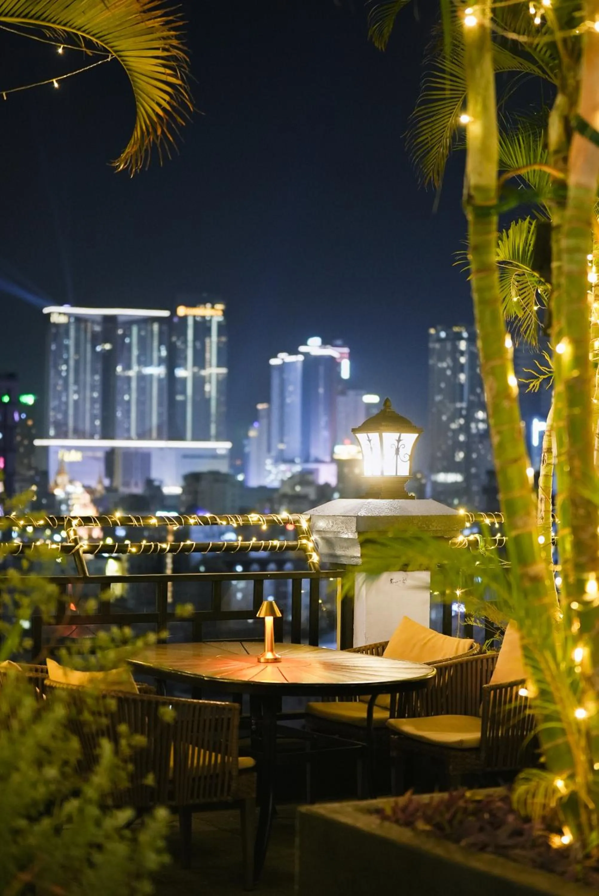 Restaurant/places to eat in Caravan Hotel by EHM