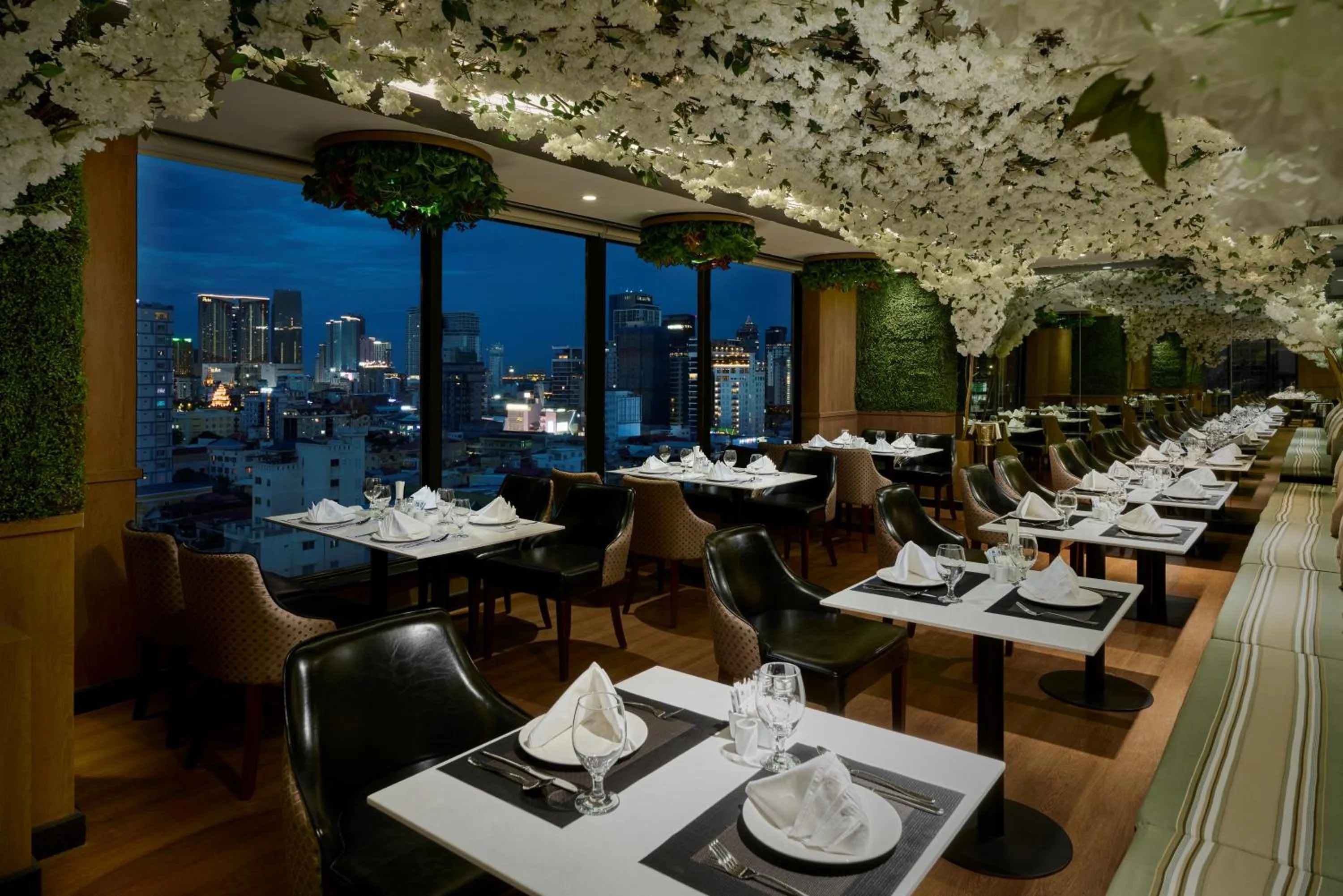 Restaurant/places to eat in Caravan Hotel by EHM