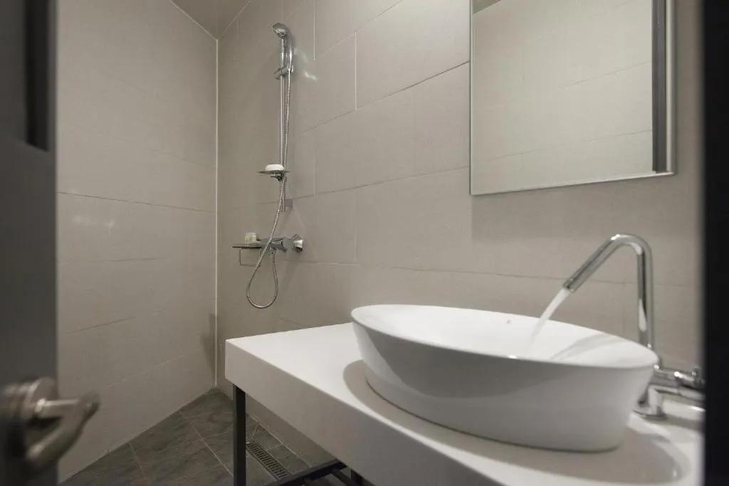 Shower in Hotel Gray