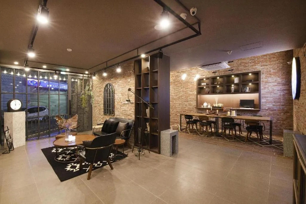 TV and multimedia in Hotel Gray