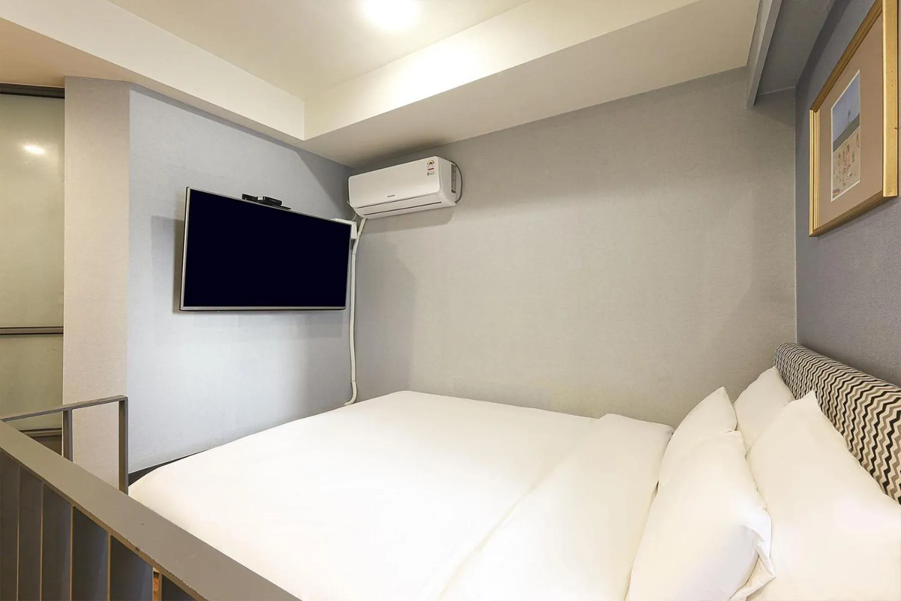 TV and multimedia, Bed in Hotel Gray