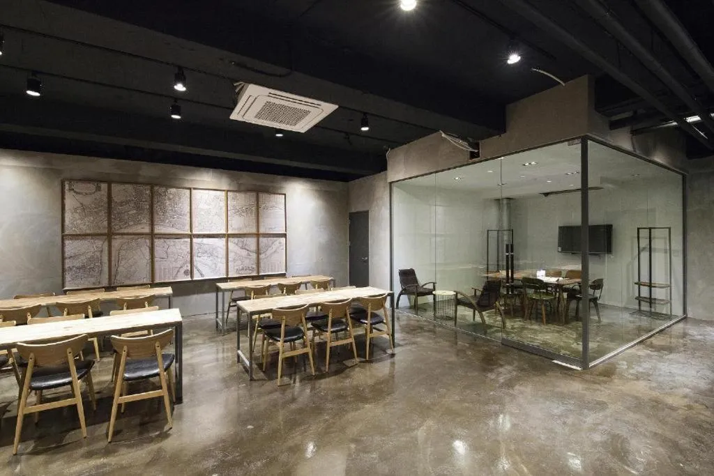 Restaurant/places to eat in Hotel Gray