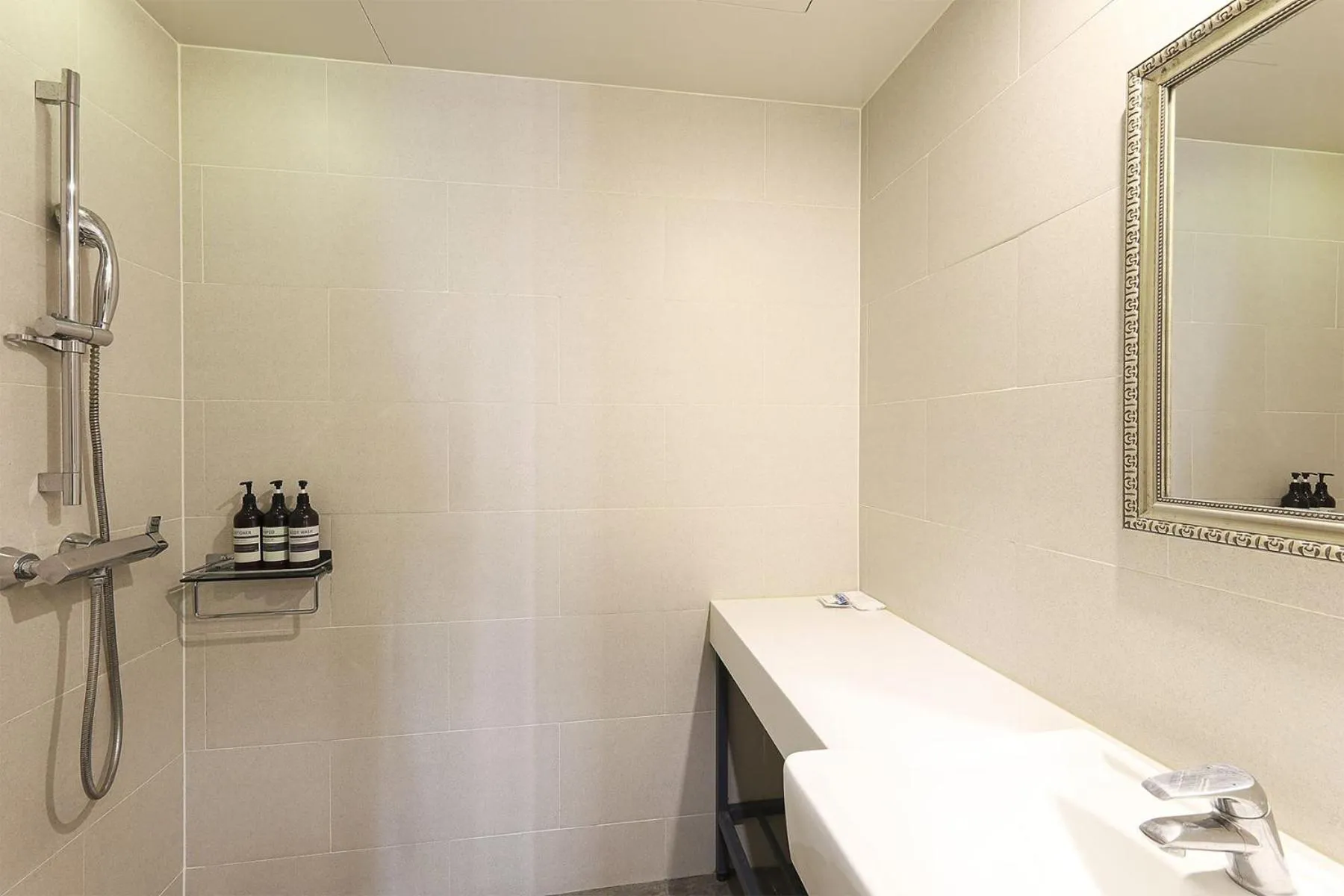 Shower in Hotel Gray