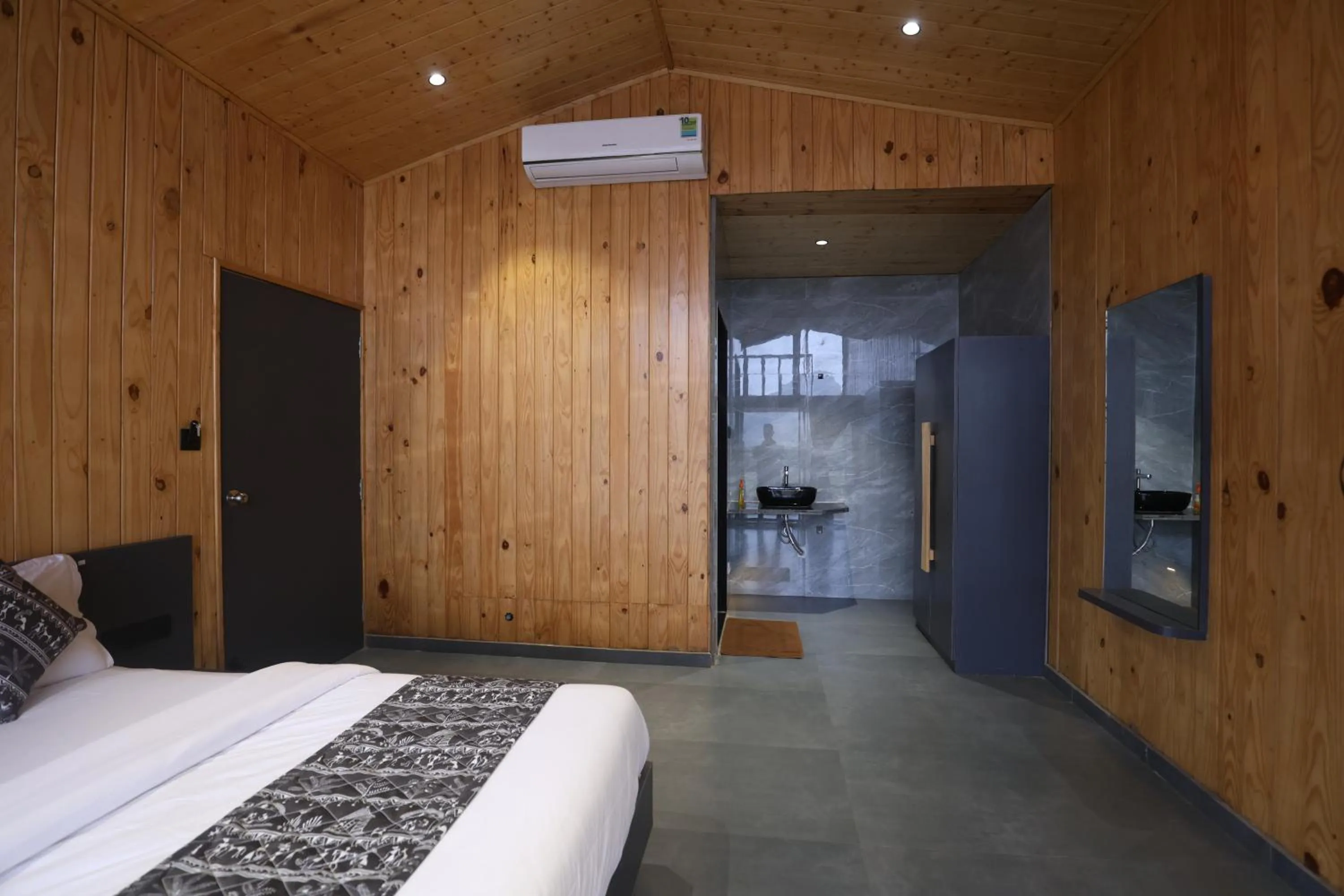 Bedroom, Bed in Shreephal luxurious Resort- Best resort in saputara