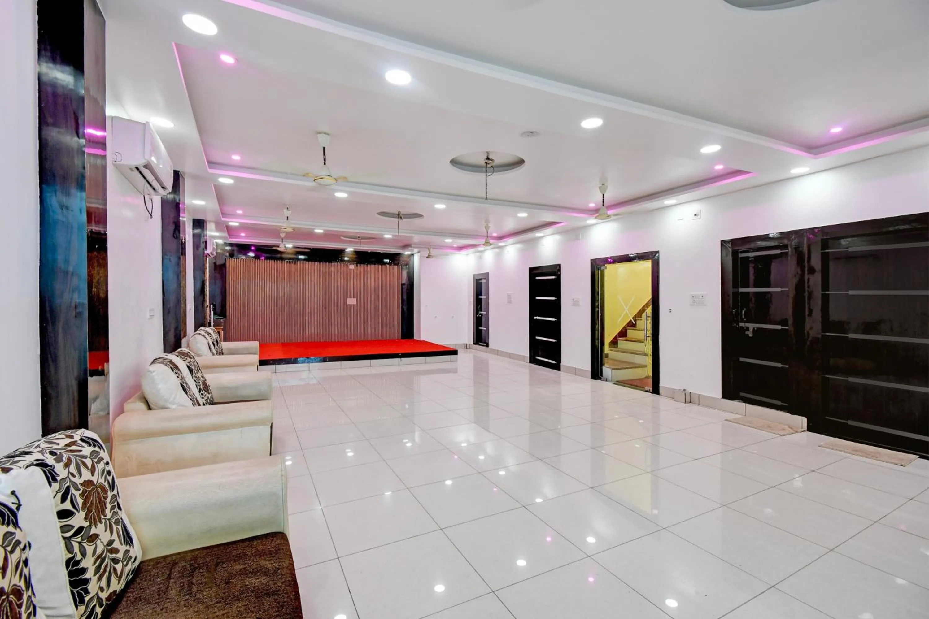 Lobby or reception in Super Hotel O Magadh Guest House