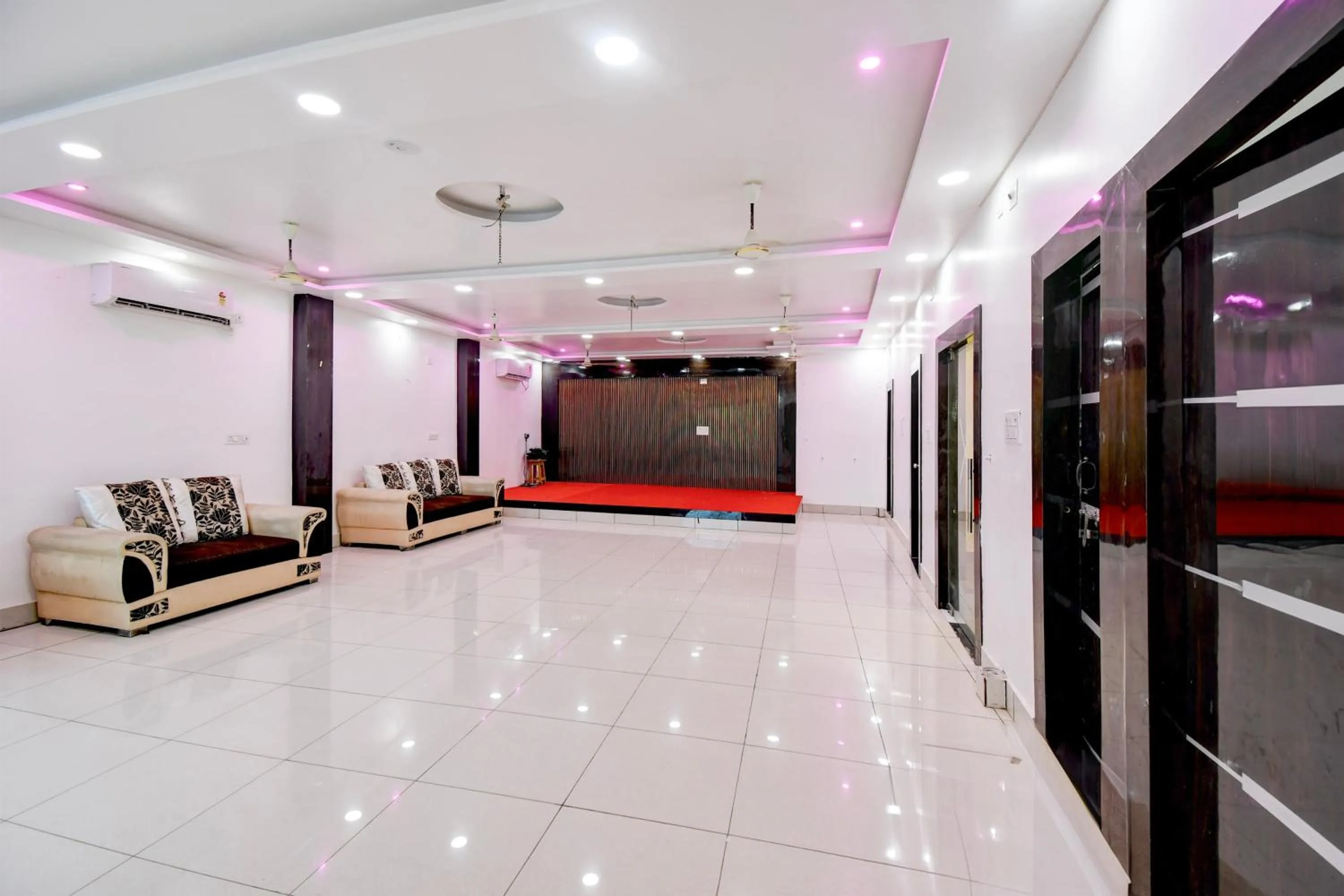 Lobby or reception in Super Hotel O Magadh Guest House