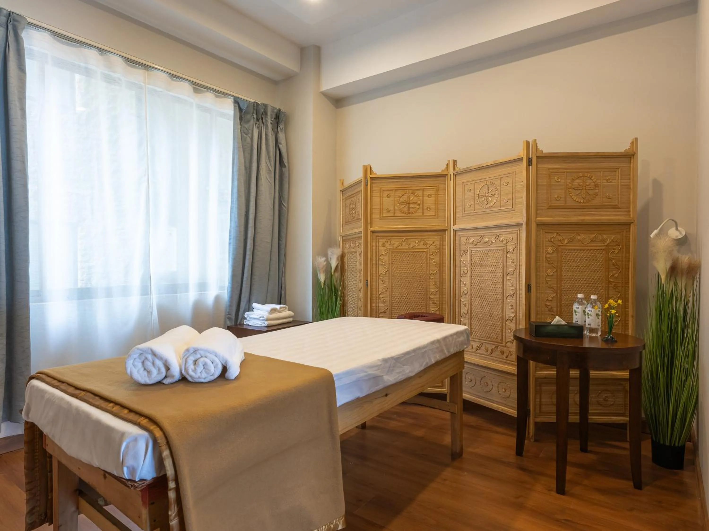 Property building, Bed in Hotel Samye - Best Hotel In Thimphu