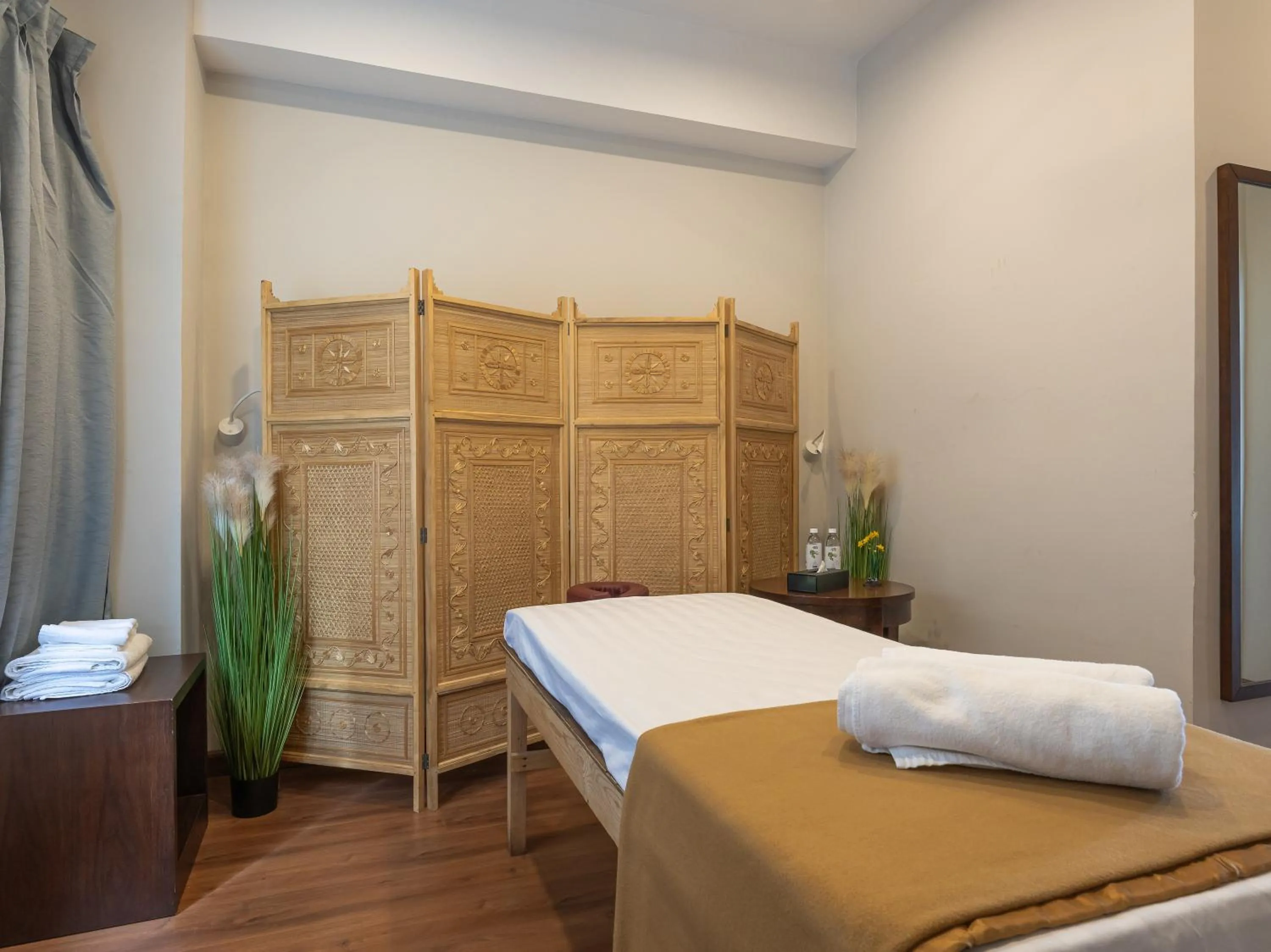 Property building, Bed in Hotel Samye - Best Hotel In Thimphu