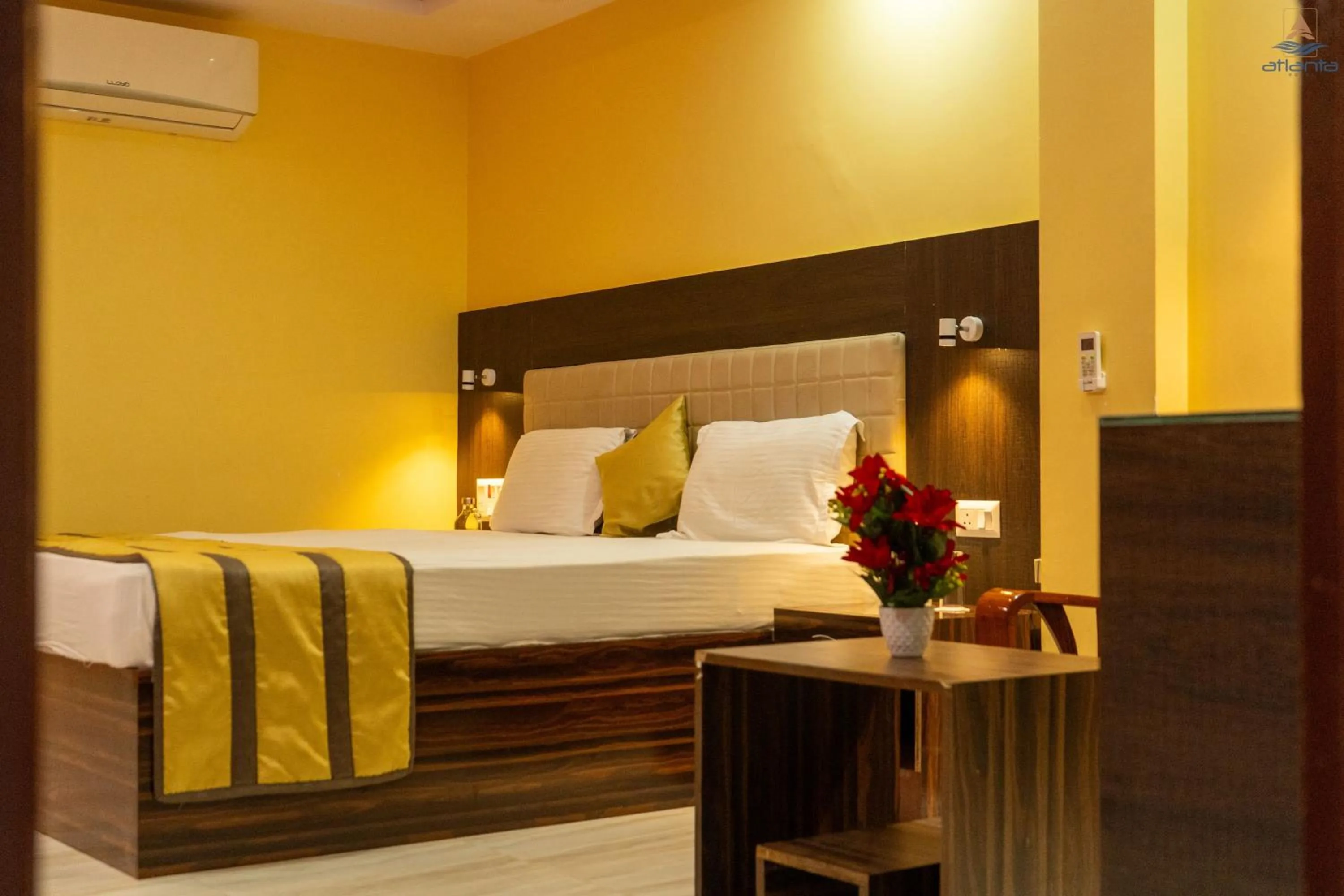 Photo of the whole room, Bed in Hotel Atlanta - A Seaview Hotel