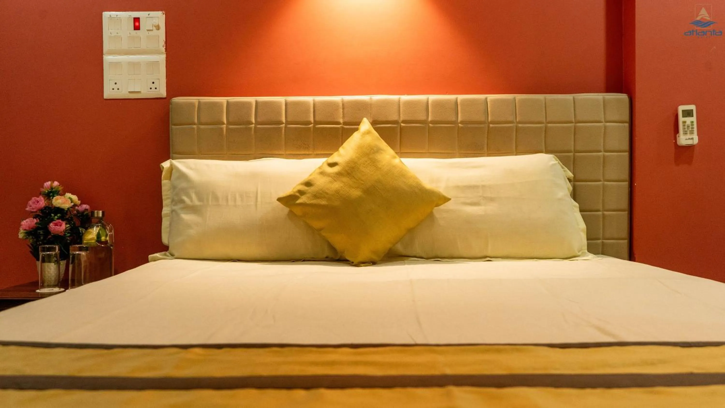 Photo of the whole room, Bed in Hotel Atlanta - A Seaview Hotel