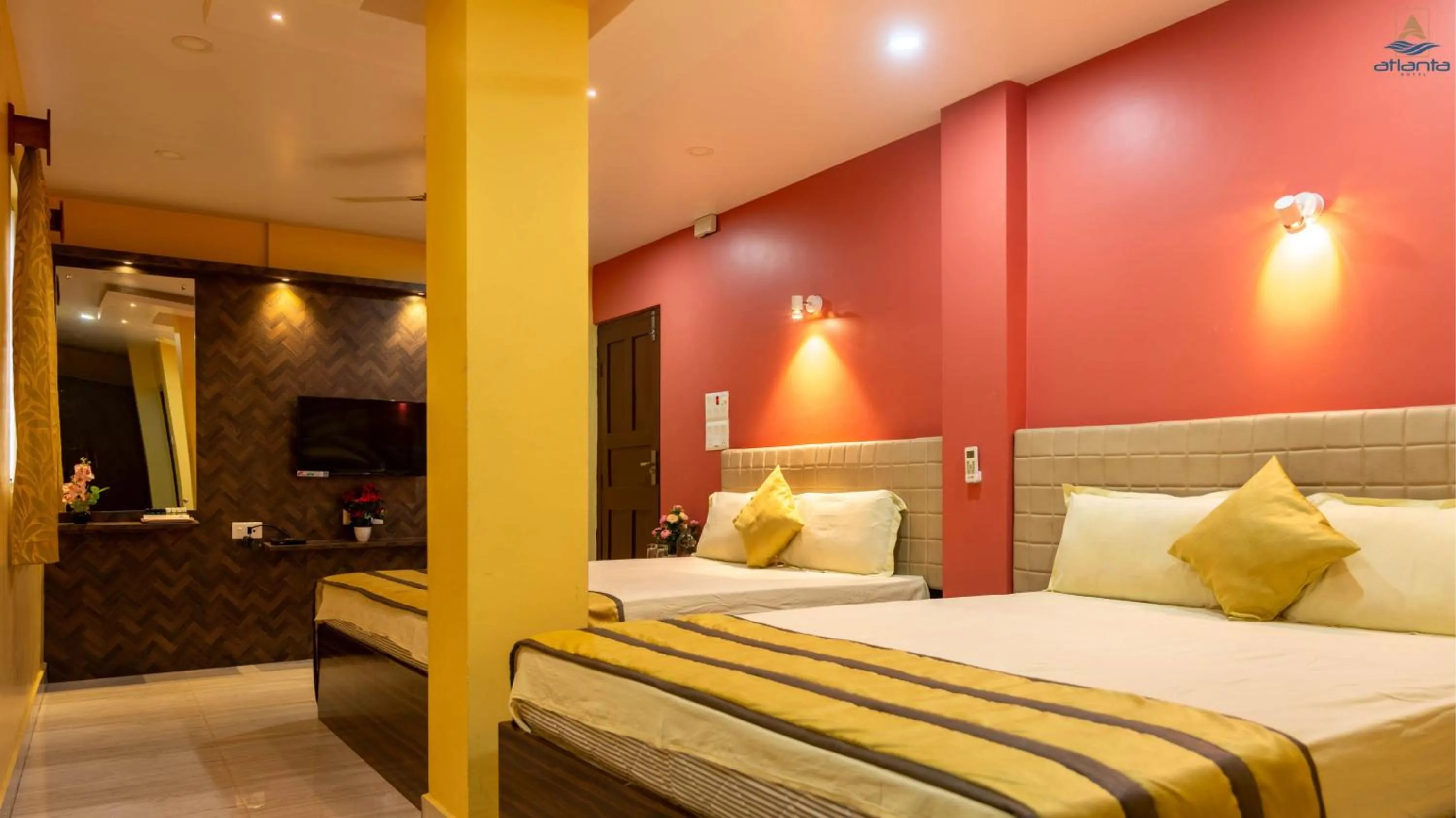 Photo of the whole room, Bed in Hotel Atlanta - A Seaview Hotel