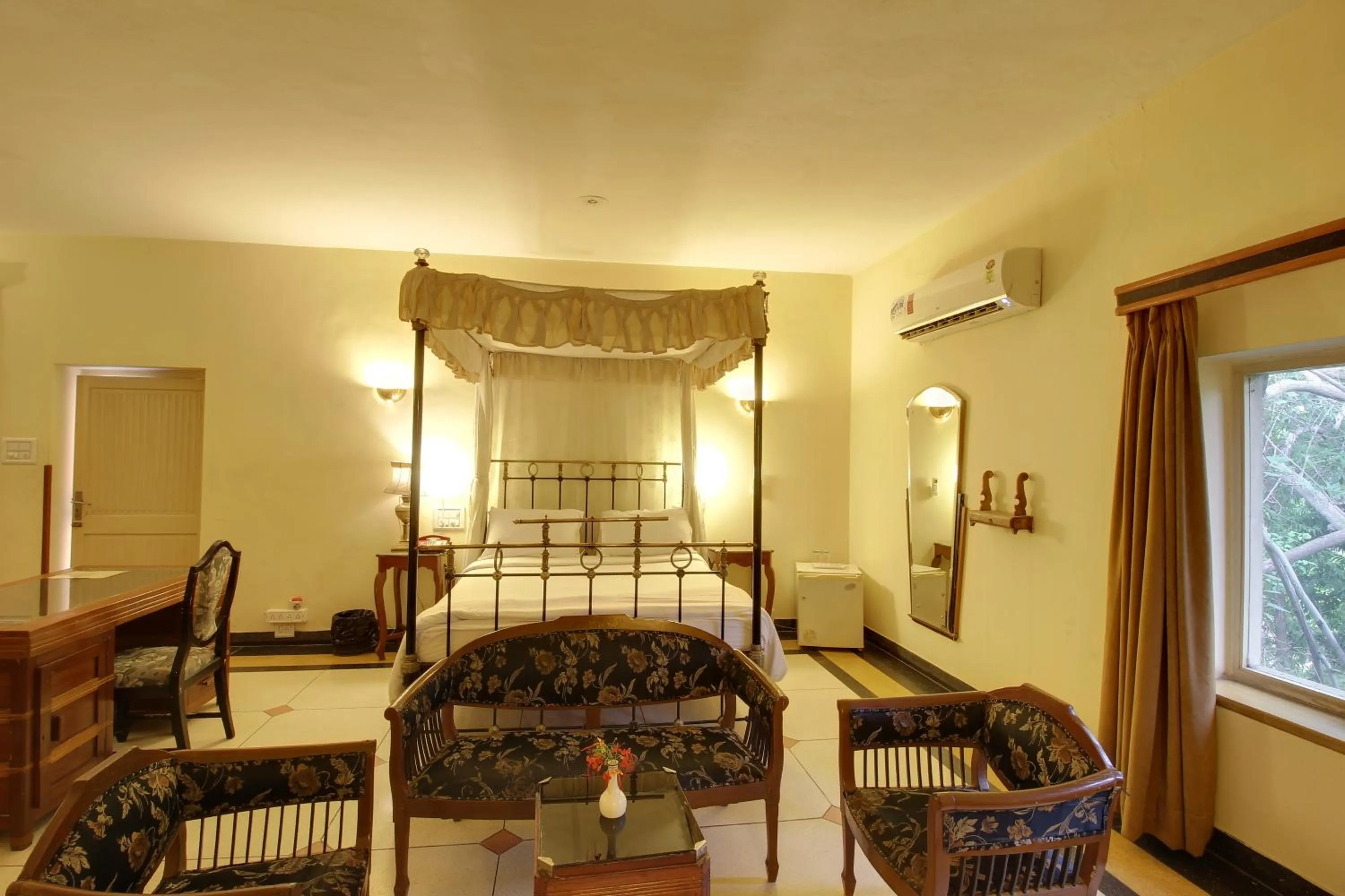 Bed in Hotel Inn Season - Art Deco Heritage Hotel in Jodhpur