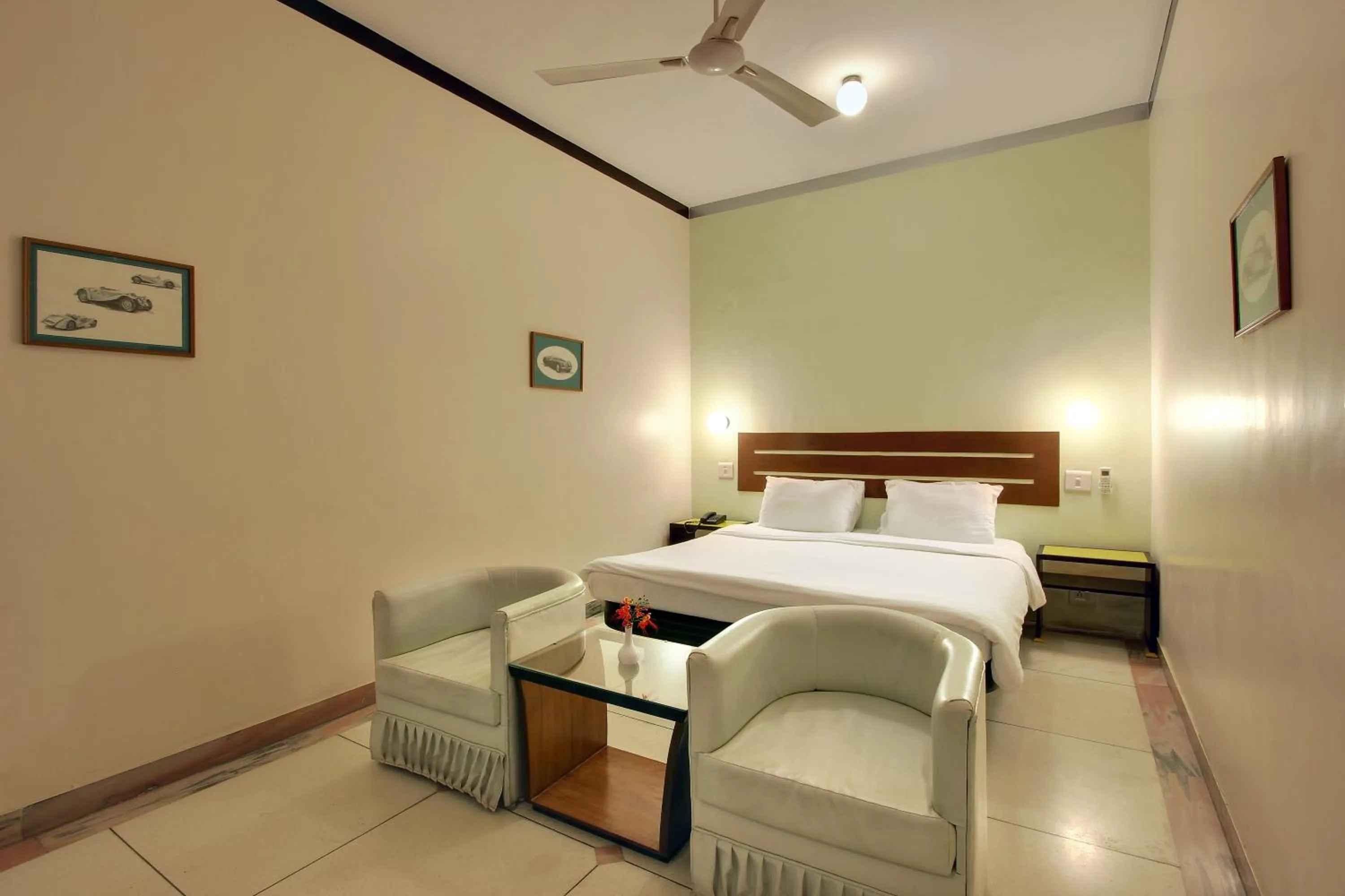 Bed in Hotel Inn Season - Art Deco Heritage Hotel in Jodhpur