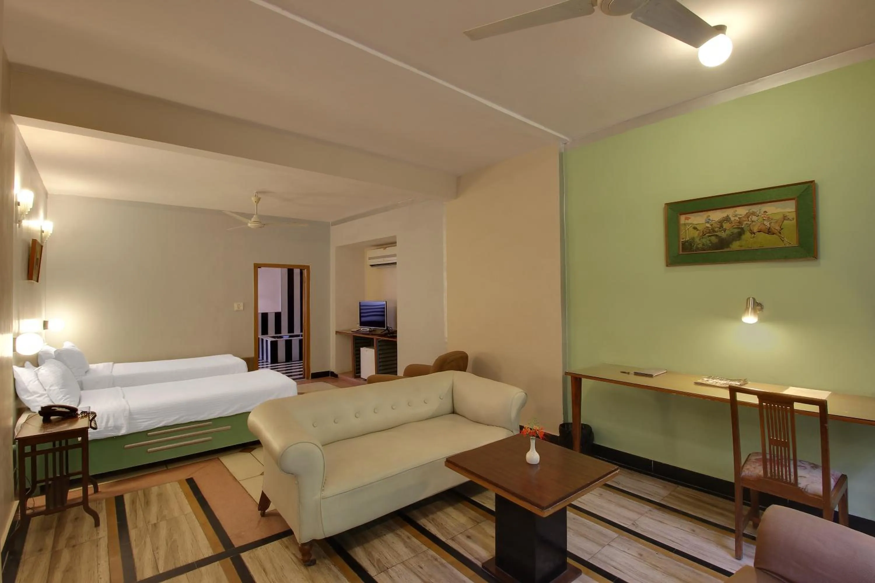 Bedroom, Bed in Hotel Inn Season - Art Deco Heritage Hotel in Jodhpur