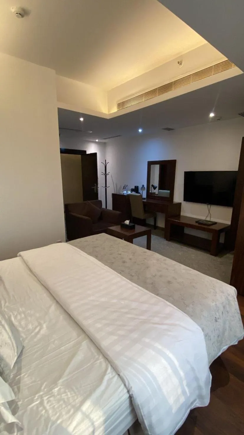 TV and multimedia, Bed in Helat Hotel