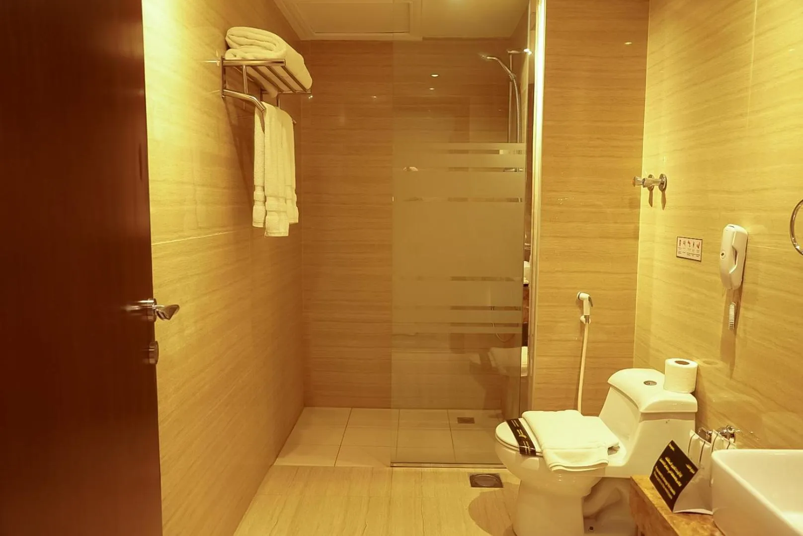 Toilet in Helat Hotel