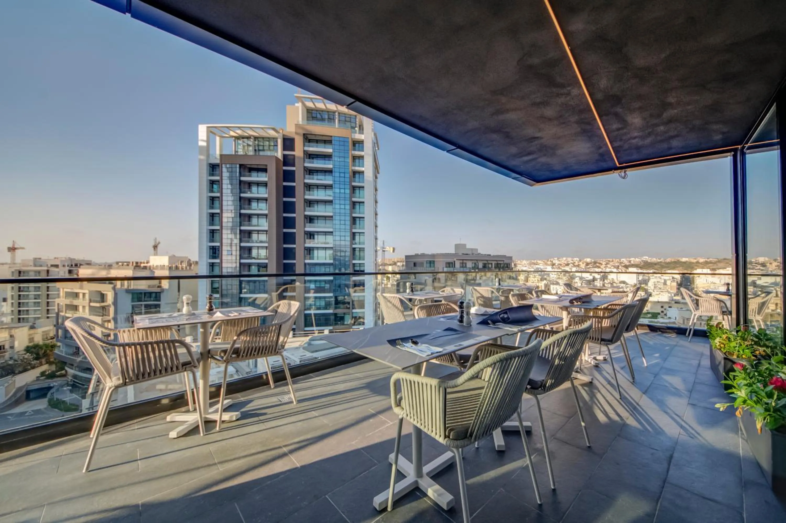 Restaurant/places to eat in Noru Hotel Malta - Adults Only Hotel