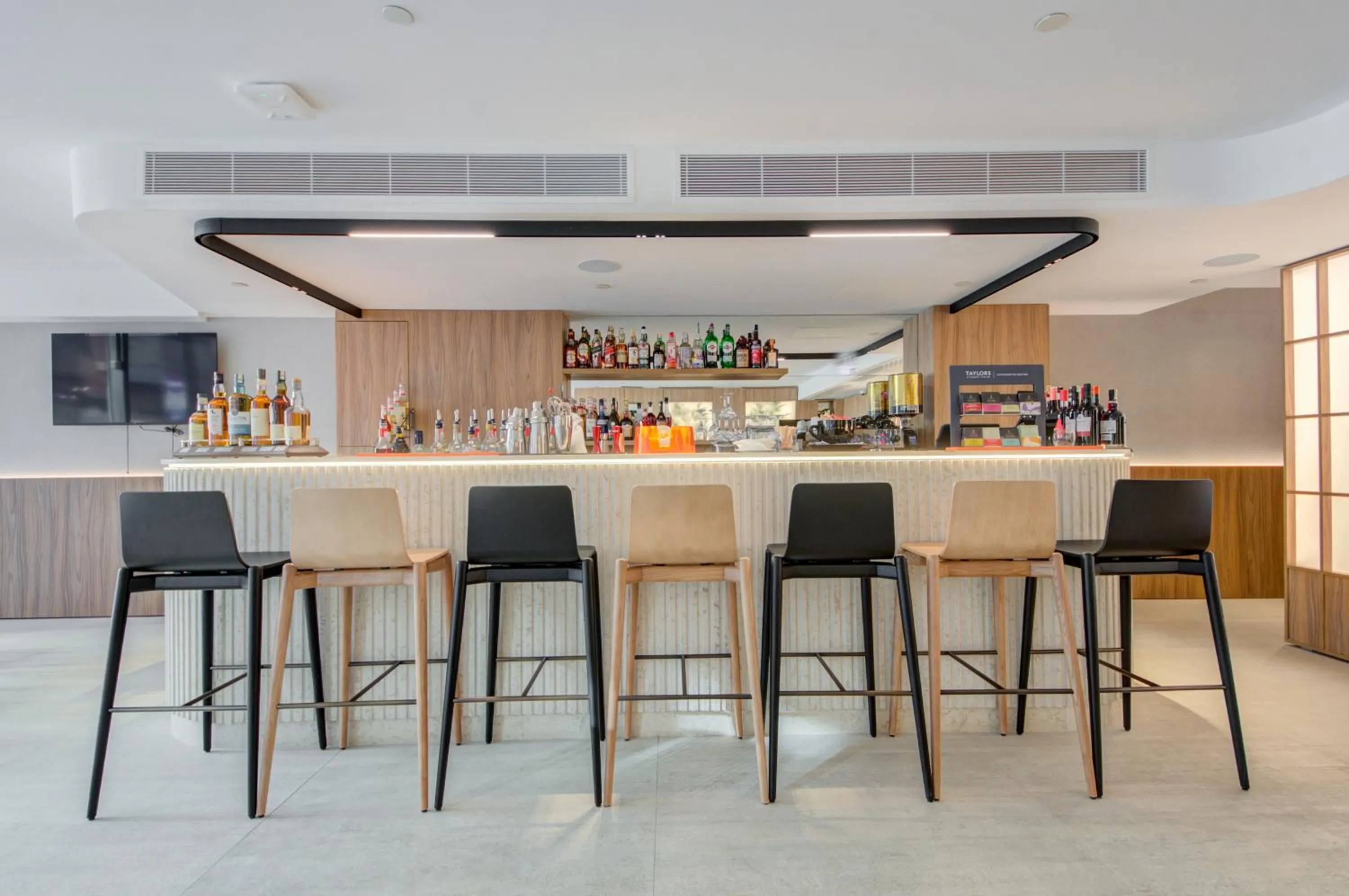 Lounge or bar in Noru Hotel Malta - Adults Only Hotel