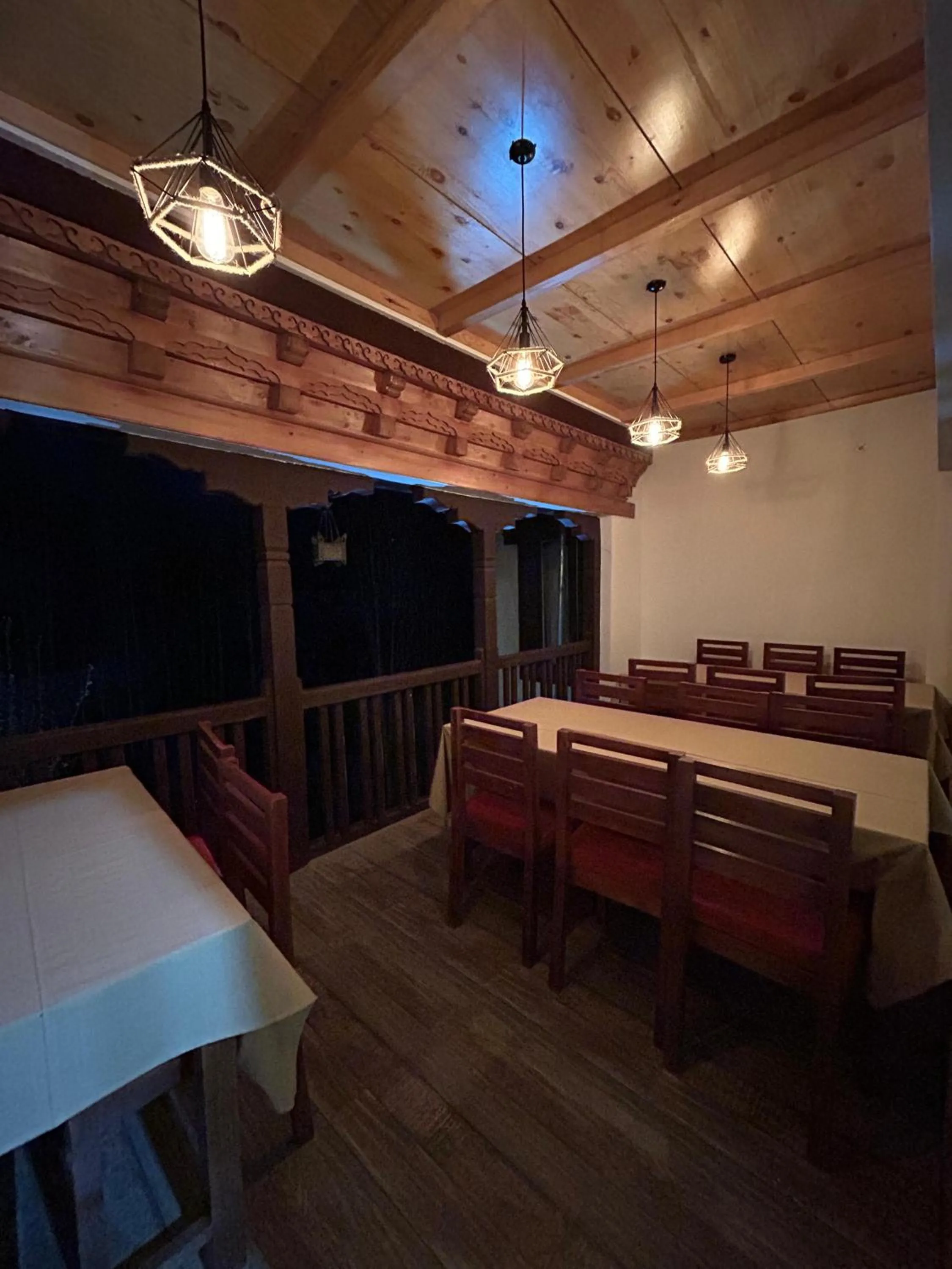 Restaurant/places to eat in Shalla Heritage