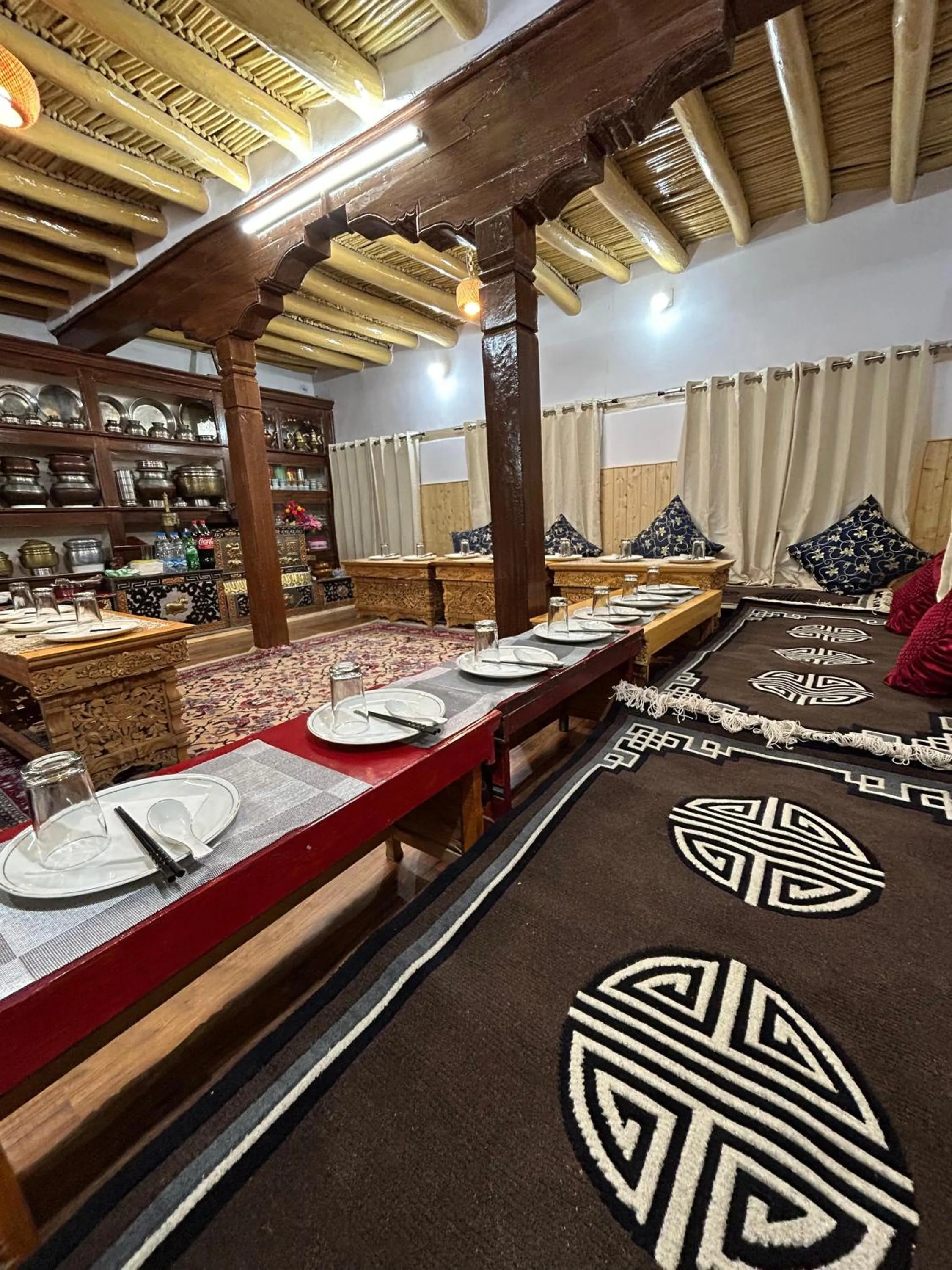 Restaurant/places to eat in Shalla Heritage