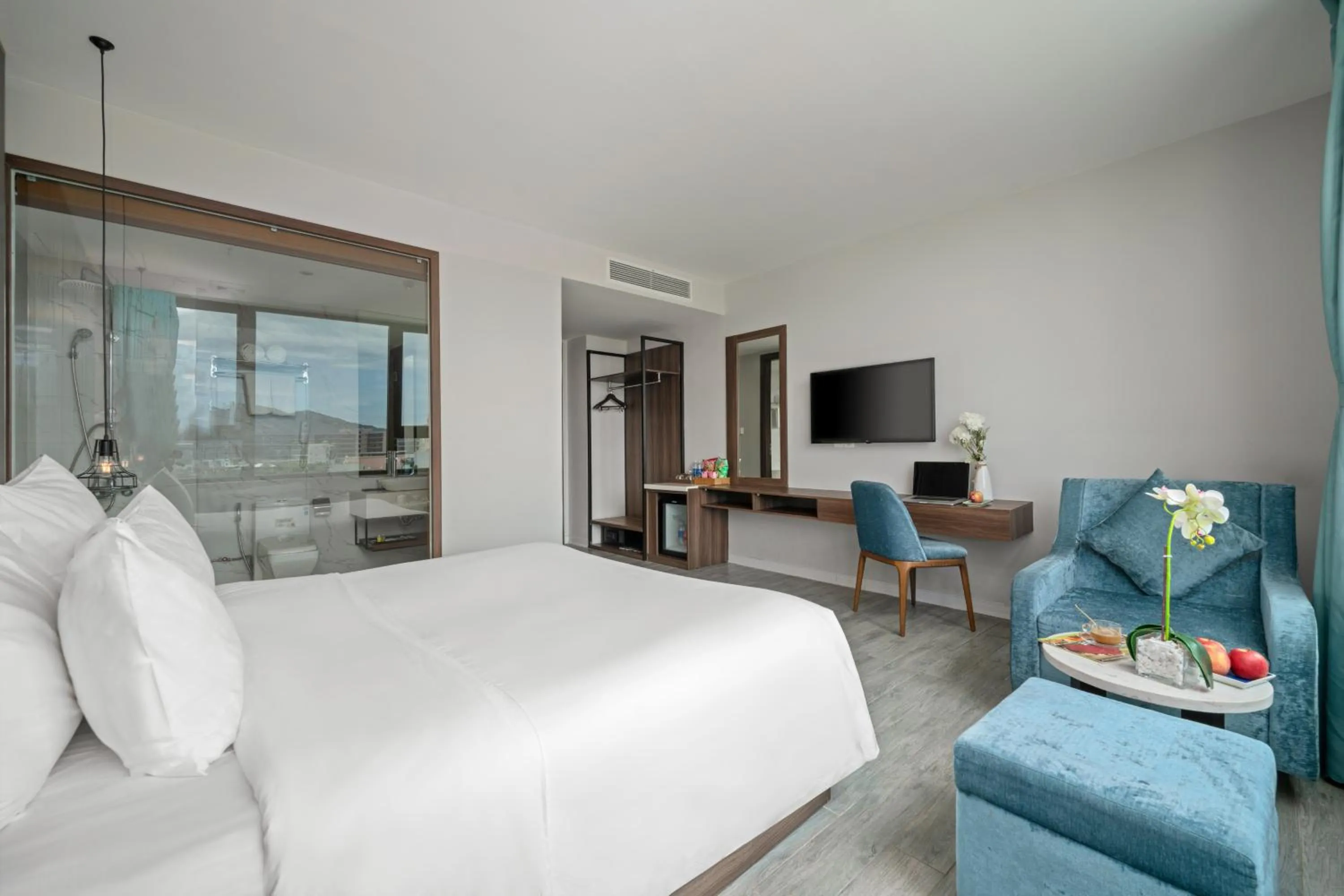 Communal lounge/ TV room, Bed in Lupin Boutique Hotel Danang