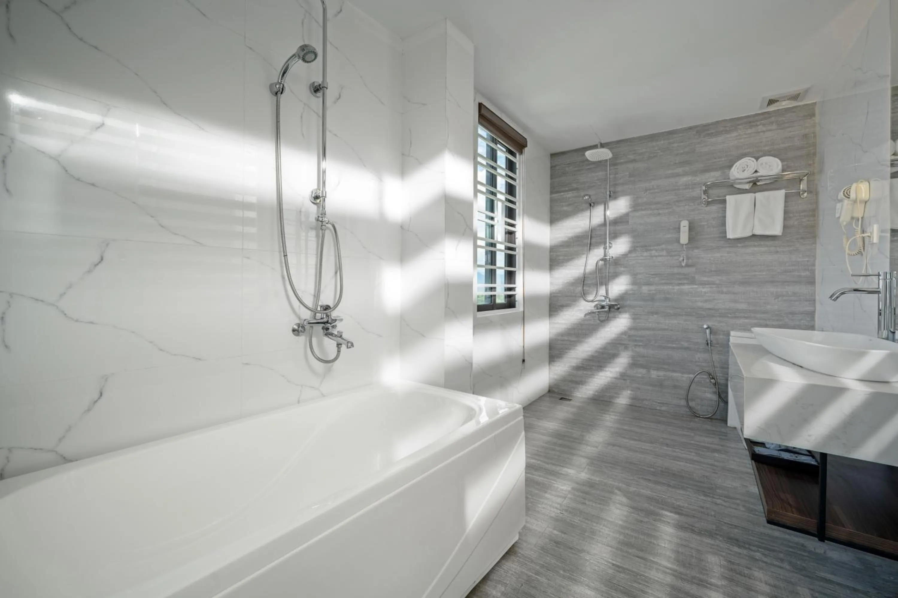 Shower in Lupin Boutique Hotel Danang